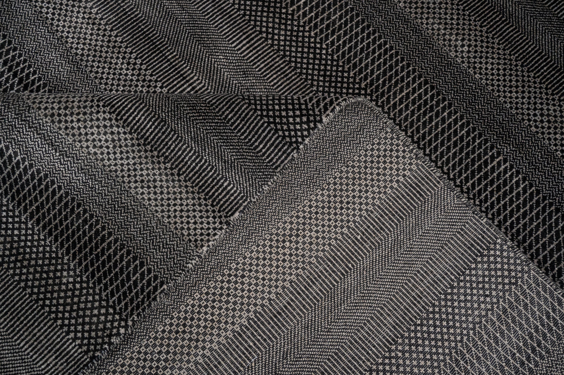 Handknotted Carpet, DIA- 1050 MCN, Black & Silver