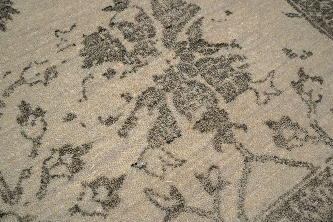 Handknotted Carpet, DIA - 113 VASE 3, Khaki & Gray