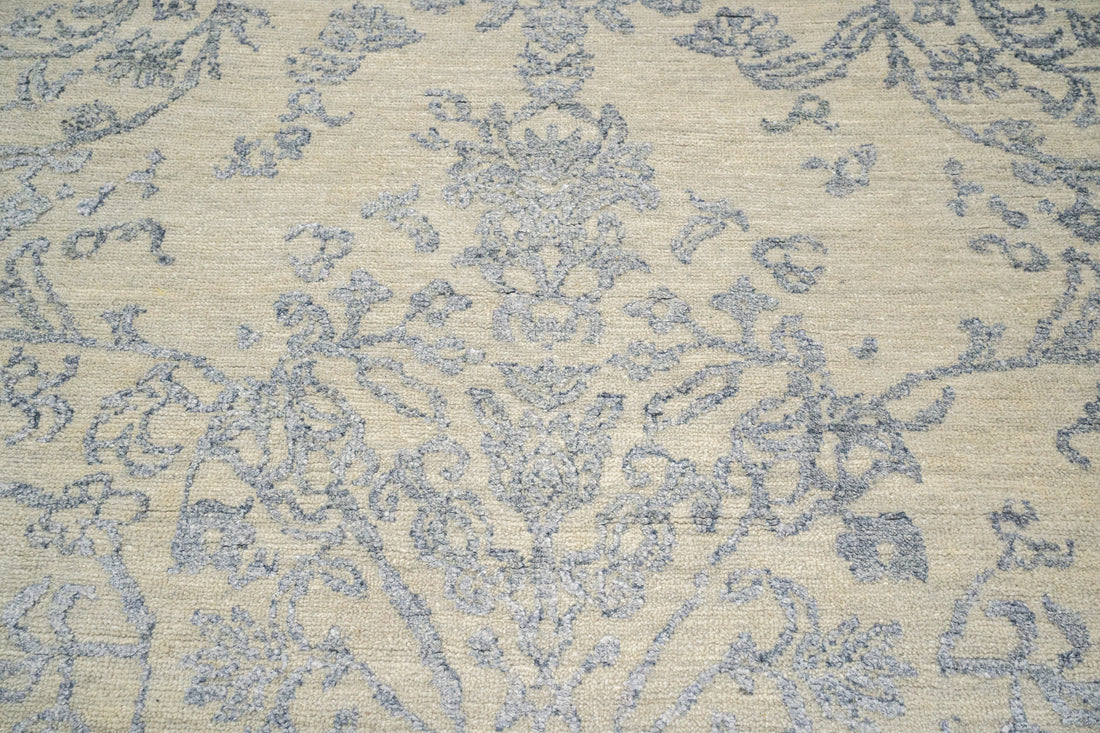 Handknotted Carpet, DIA - 15-01 JK ROUND, Pastel Gray & Silver Foil