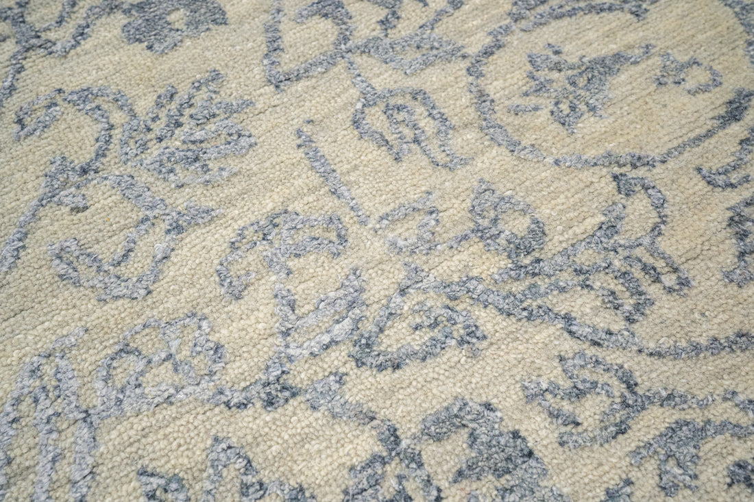 Handknotted Carpet, DIA - 15-01 JK ROUND, Pastel Gray & Silver Foil