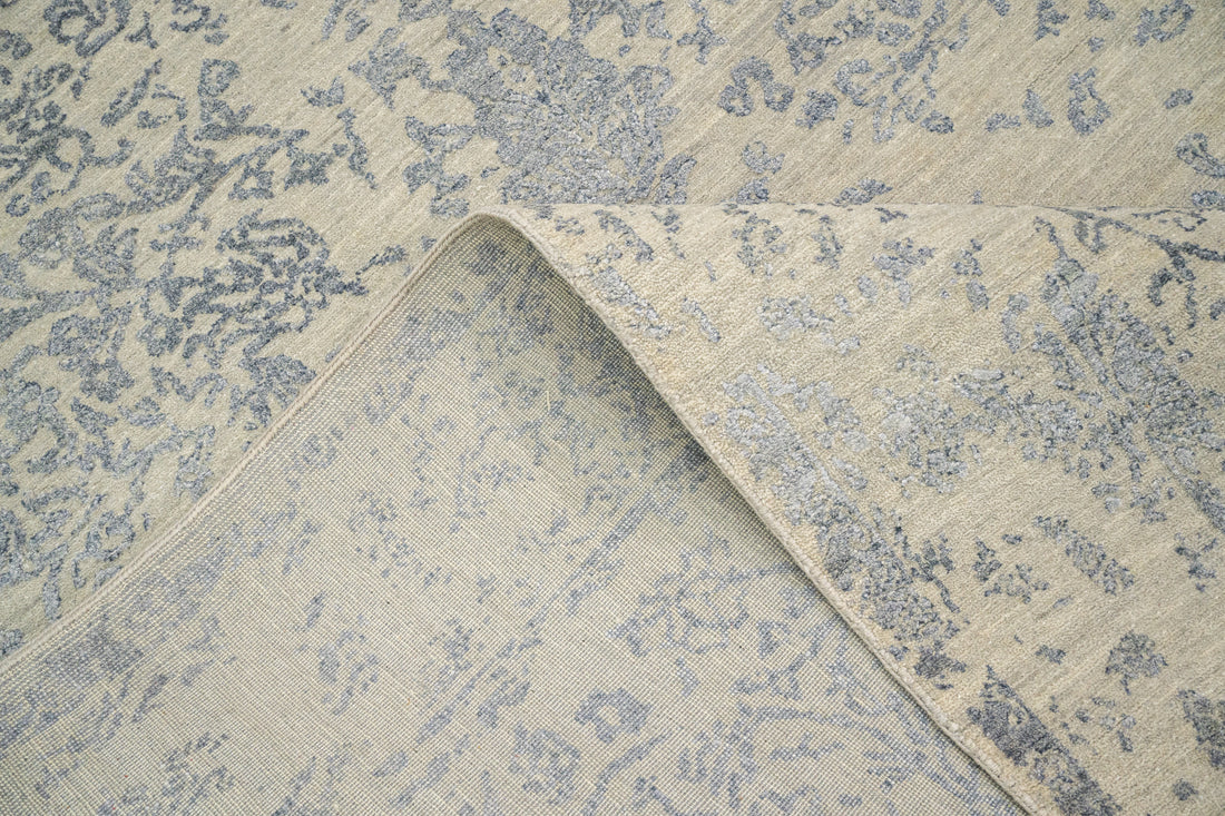 Handknotted Carpet, DIA - 15-01 JK ROUND, Pastel Gray & Silver Foil