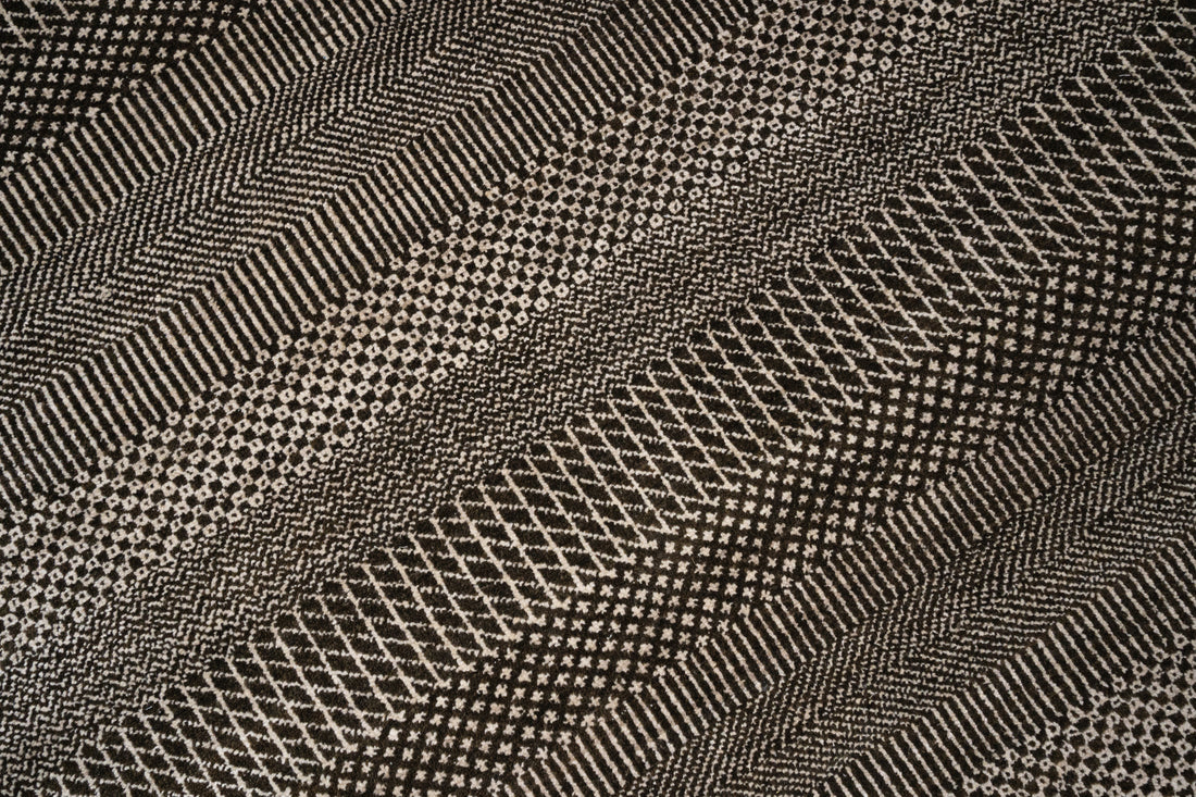 Handknotted Carpet, DIA - 1505 MCN, Brown & Pale Silver