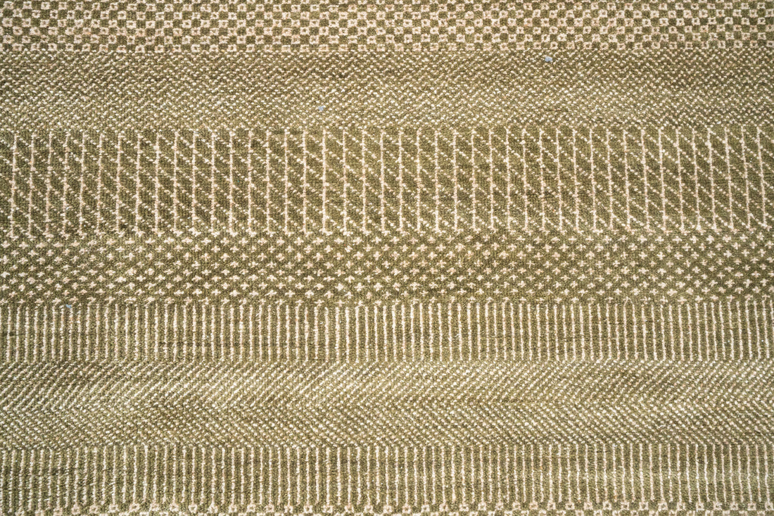 Handknotted Carpet, DIA - 1519 MCN, Green & Ivory