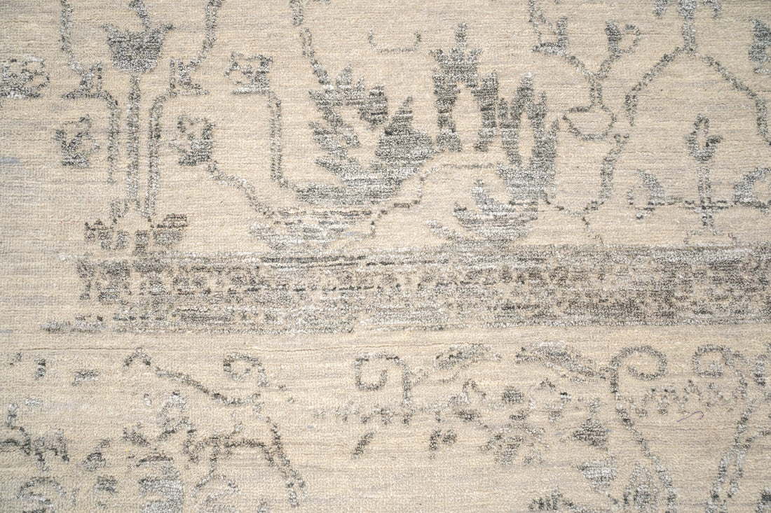 Handknotted Carpet, DIA- 3473 VASE 3, SILVER & BLACK