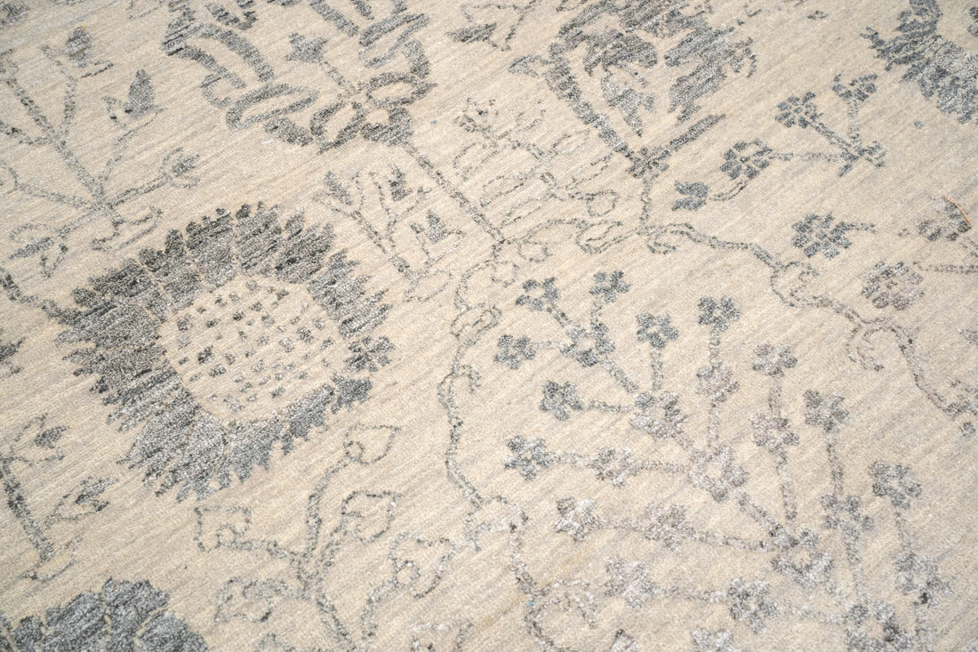 Handknotted Carpet, DIA- 3473 VASE 3, SILVER & BLACK