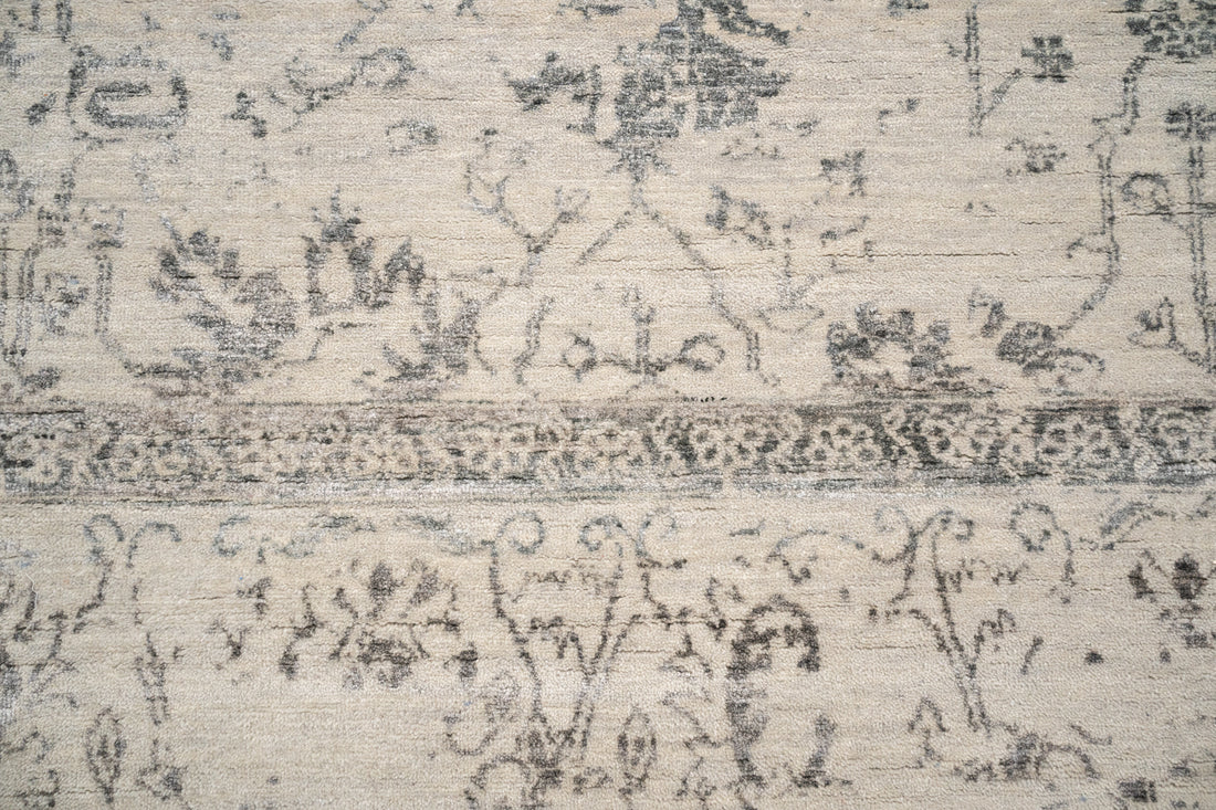 Handknotted Carpet, DIA: 791 VASE-3, Silver & Black