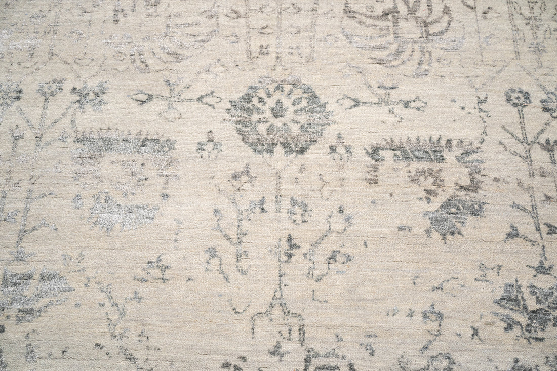 Handknotted Carpet, DIA: 791 VASE-3, Silver & Black