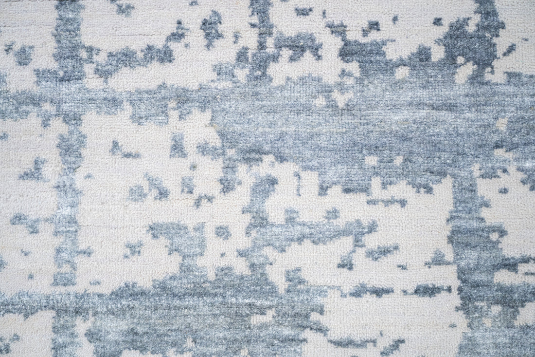 Handknotted Carpet, DIA- 975 CHECK, Platinum & AuroMetalSaurus