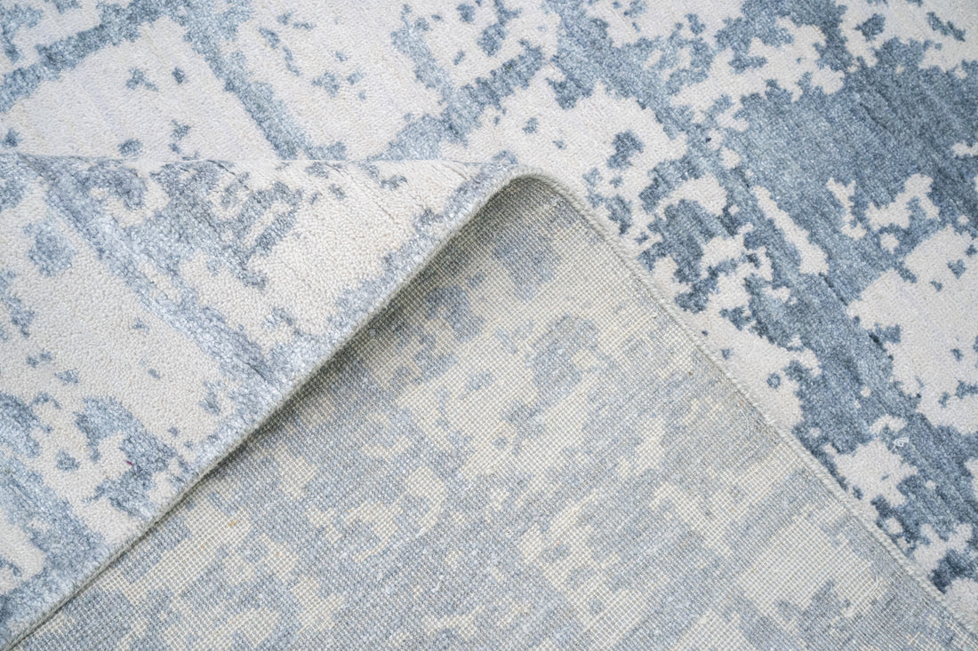 Handknotted Carpet, DIA- 975 CHECK, Platinum & AuroMetalSaurus