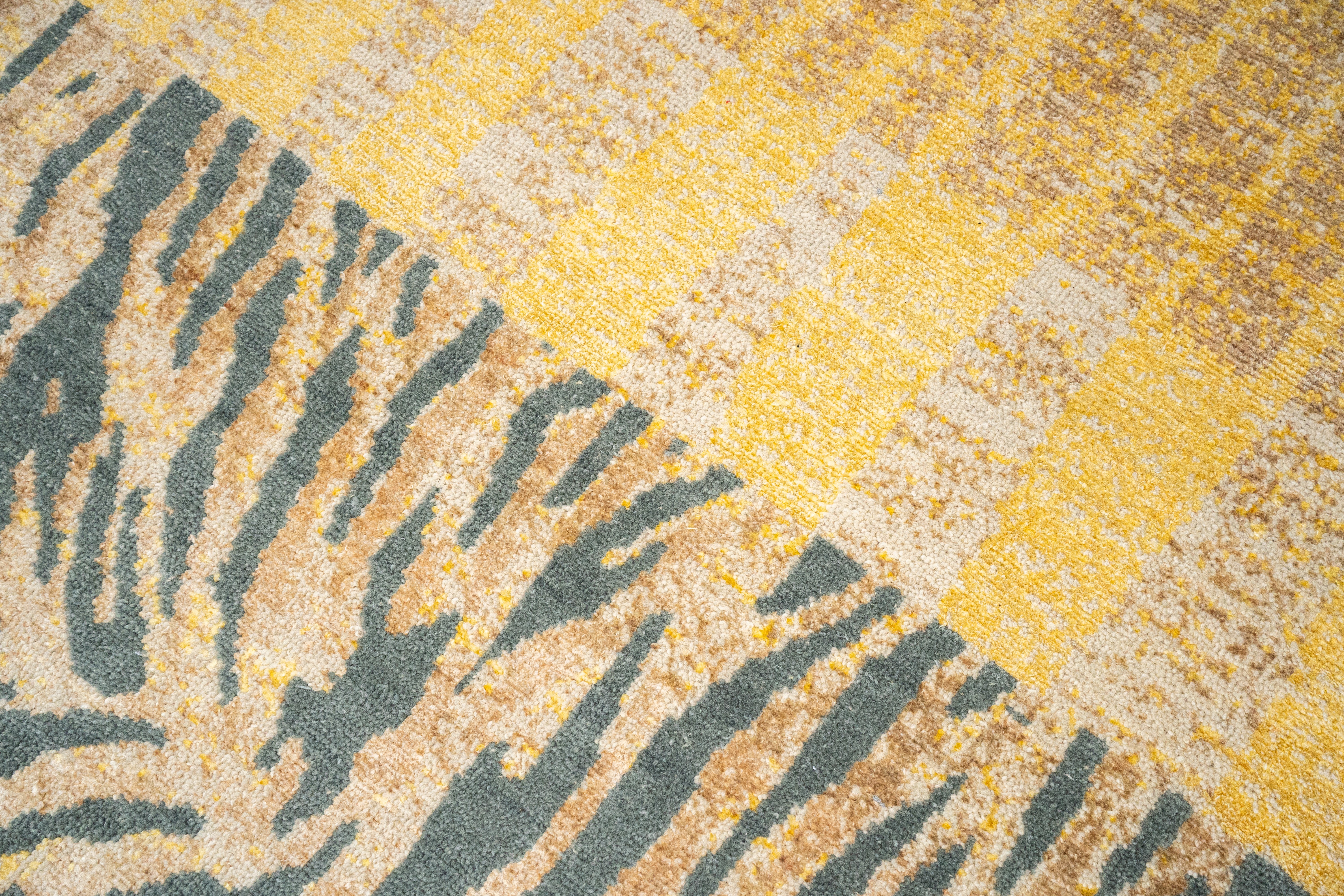 Handknotted Carpet, DIA: 539 N-193, Desert Sand, Maize (Crayola), Ebony & Brown Yellow