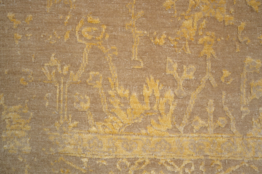 Handknotted Rug  DIA- 10 VASE 3 Bronze & Gold