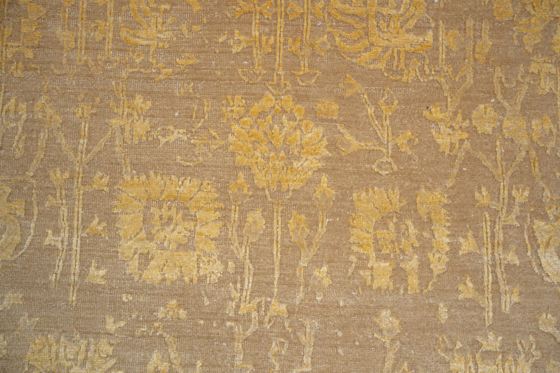 Handknotted Rug  DIA- 10 VASE 3 Bronze & Gold