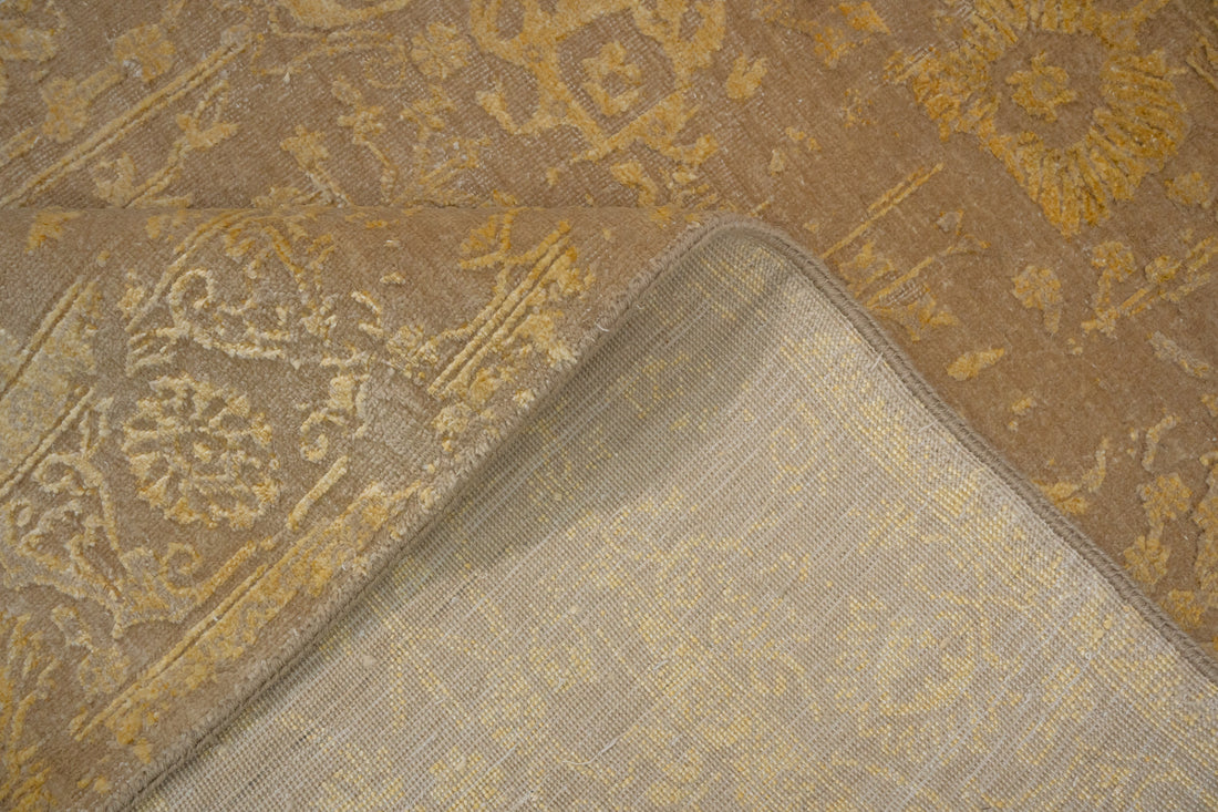 Handknotted Rug  DIA- 10 VASE 3 Bronze & Gold