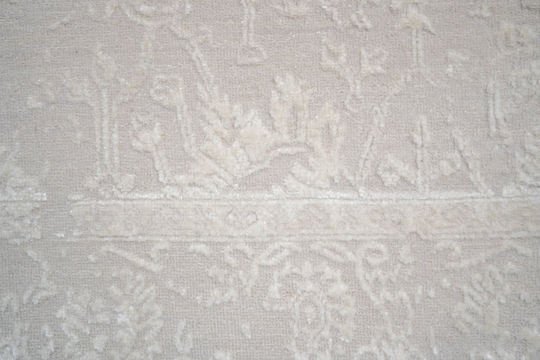 Handknotted Rug DIA- 1003 VASE 3 Pale Silver & Timberwolf