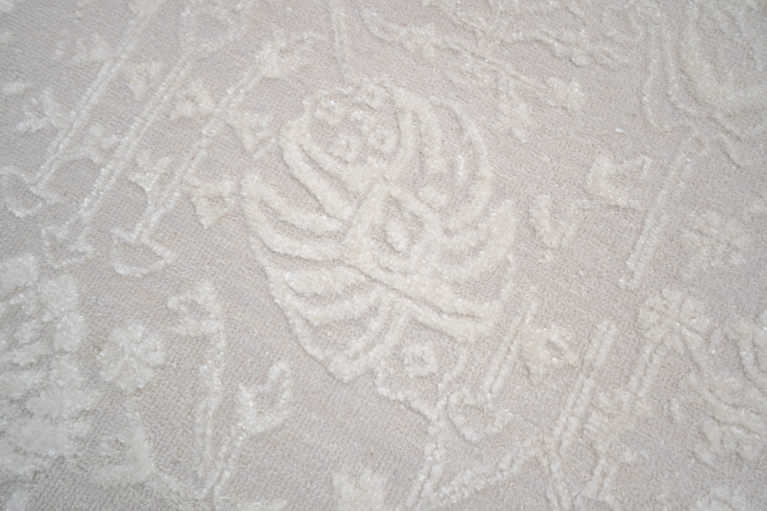Handknotted Rug DIA- 1003 VASE 3 Pale Silver & Timberwolf
