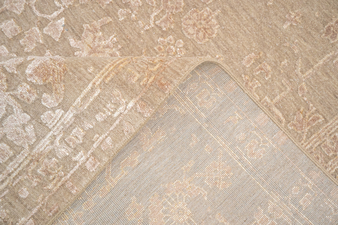 Handknotted Rug  DIA- 1022 SERAPI Desert Sand & Pale Taupe