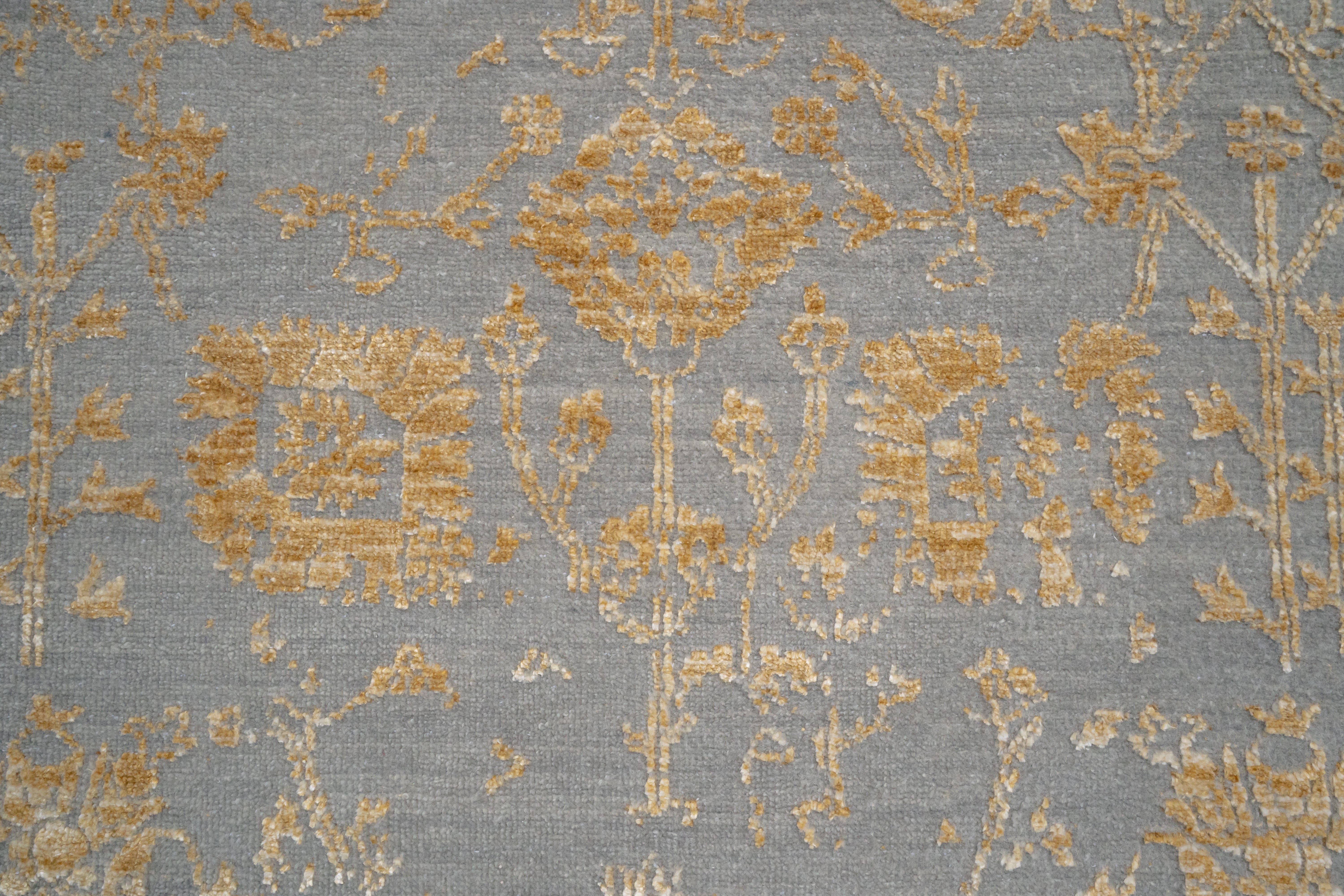 Handknotted Rug  DIA- 1038 VASE 3 Philippine Gray & Aztec Gold