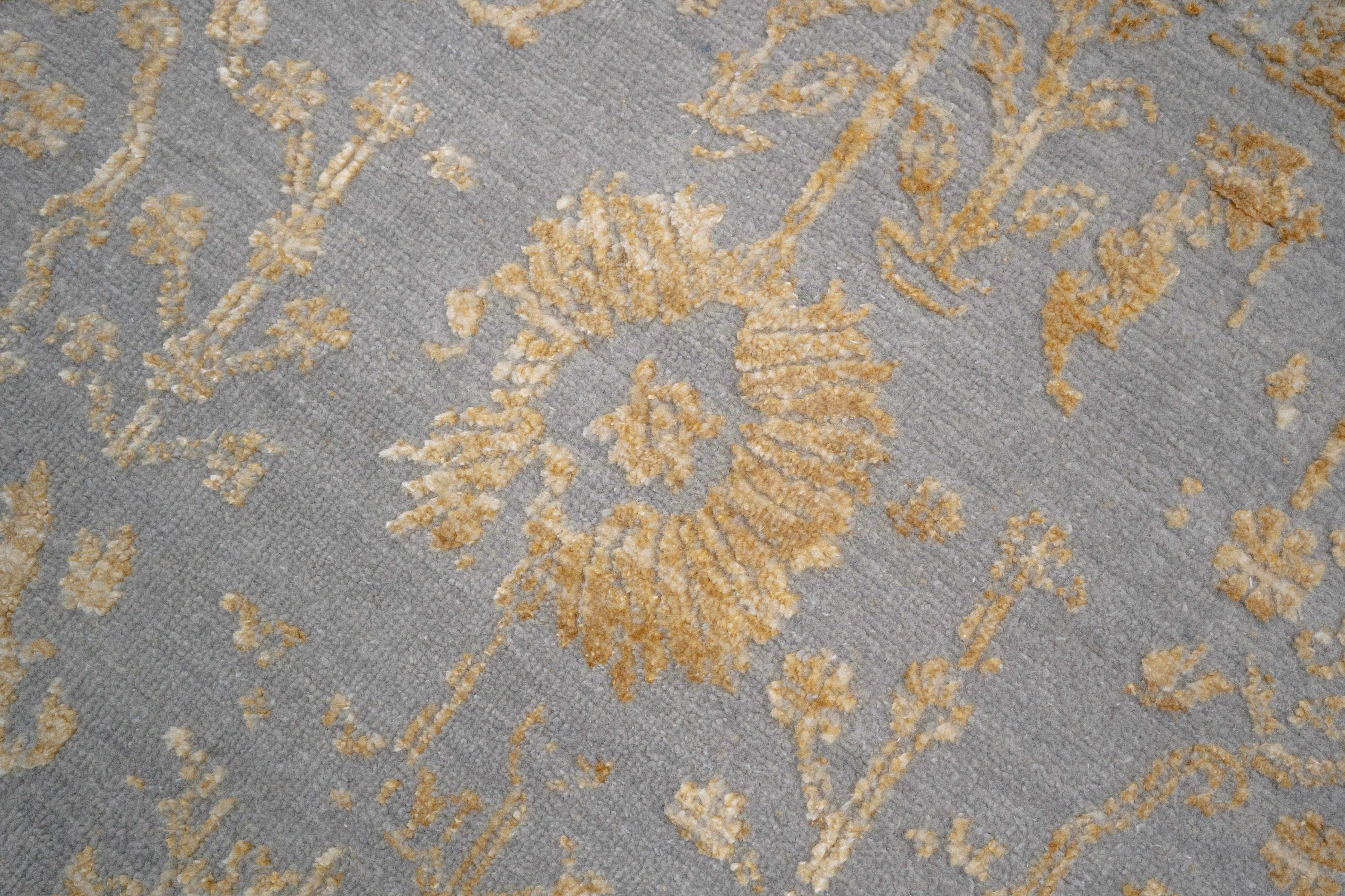 Handknotted Rug  DIA- 1038 VASE 3 Philippine Gray & Aztec Gold
