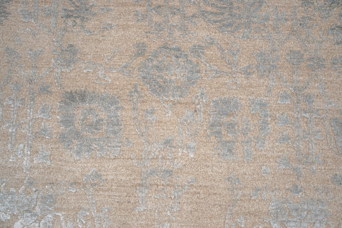 Handknotted Rug  DIA- 1039 VASE 3 Grullo & Philippine Gray