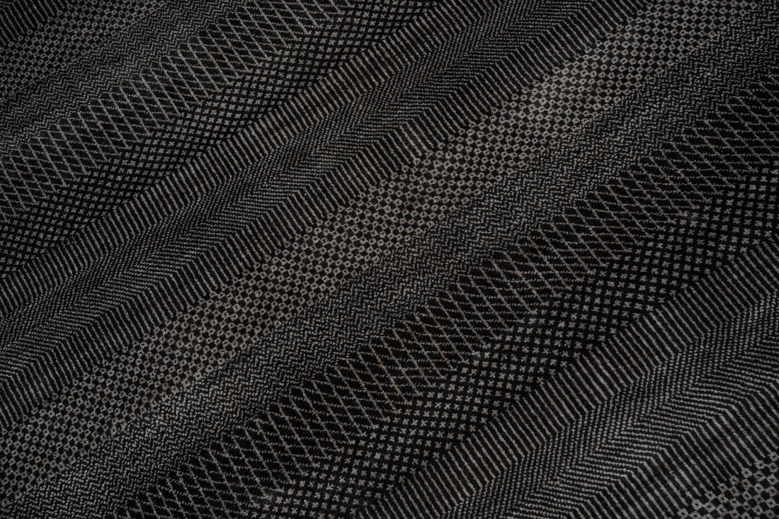 Handknotted Carpet, DIA- 1050 MCN, Black & Silver