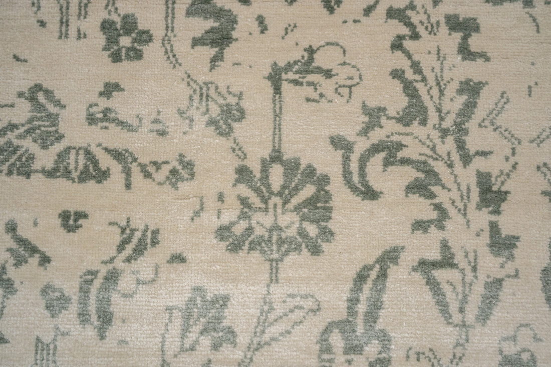 Handknotted Carpet, DIA- 1054 M-28, Ivory & Dark Silver