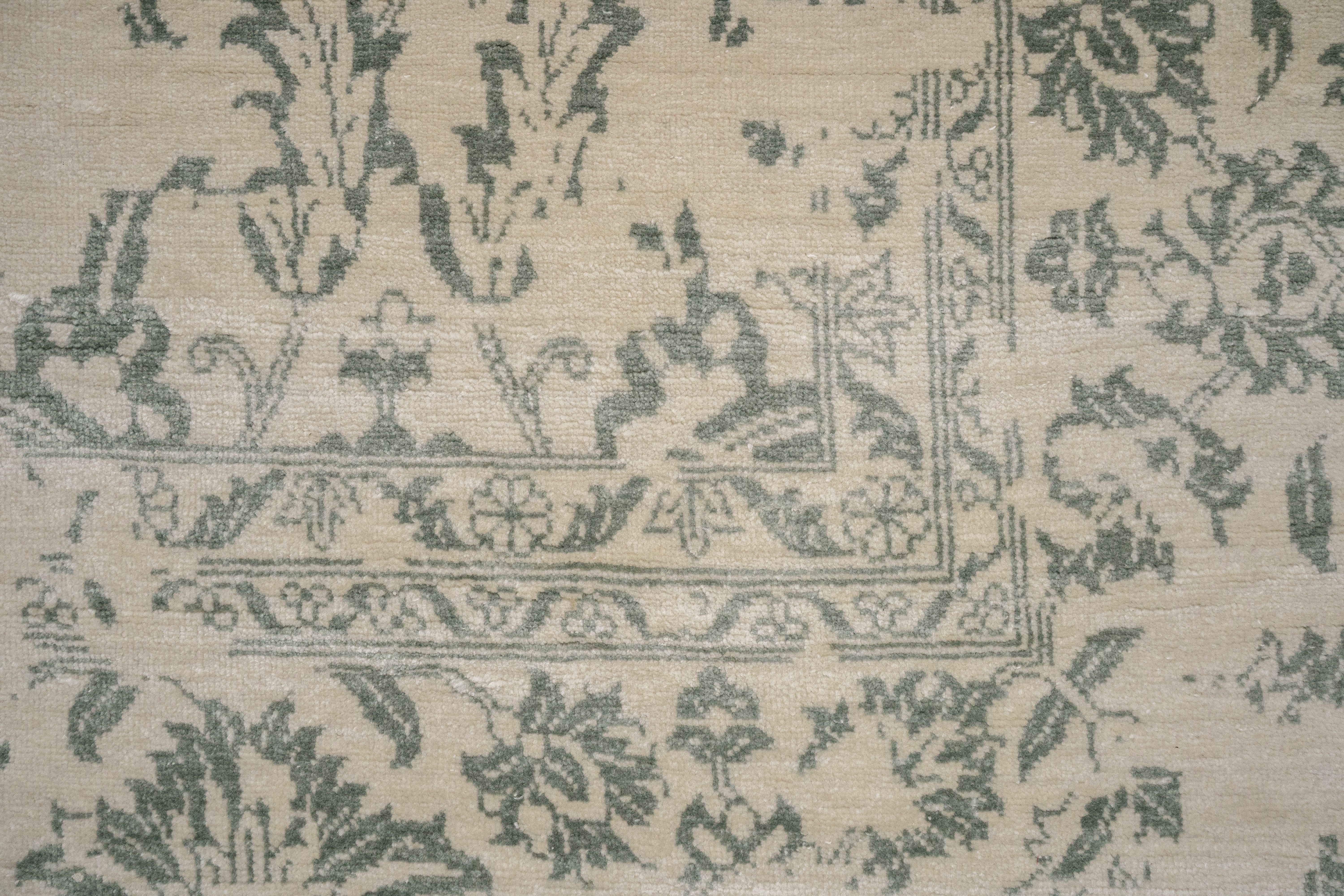 Handknotted Carpet, DIA- 1054 M-28, Ivory & Dark Silver