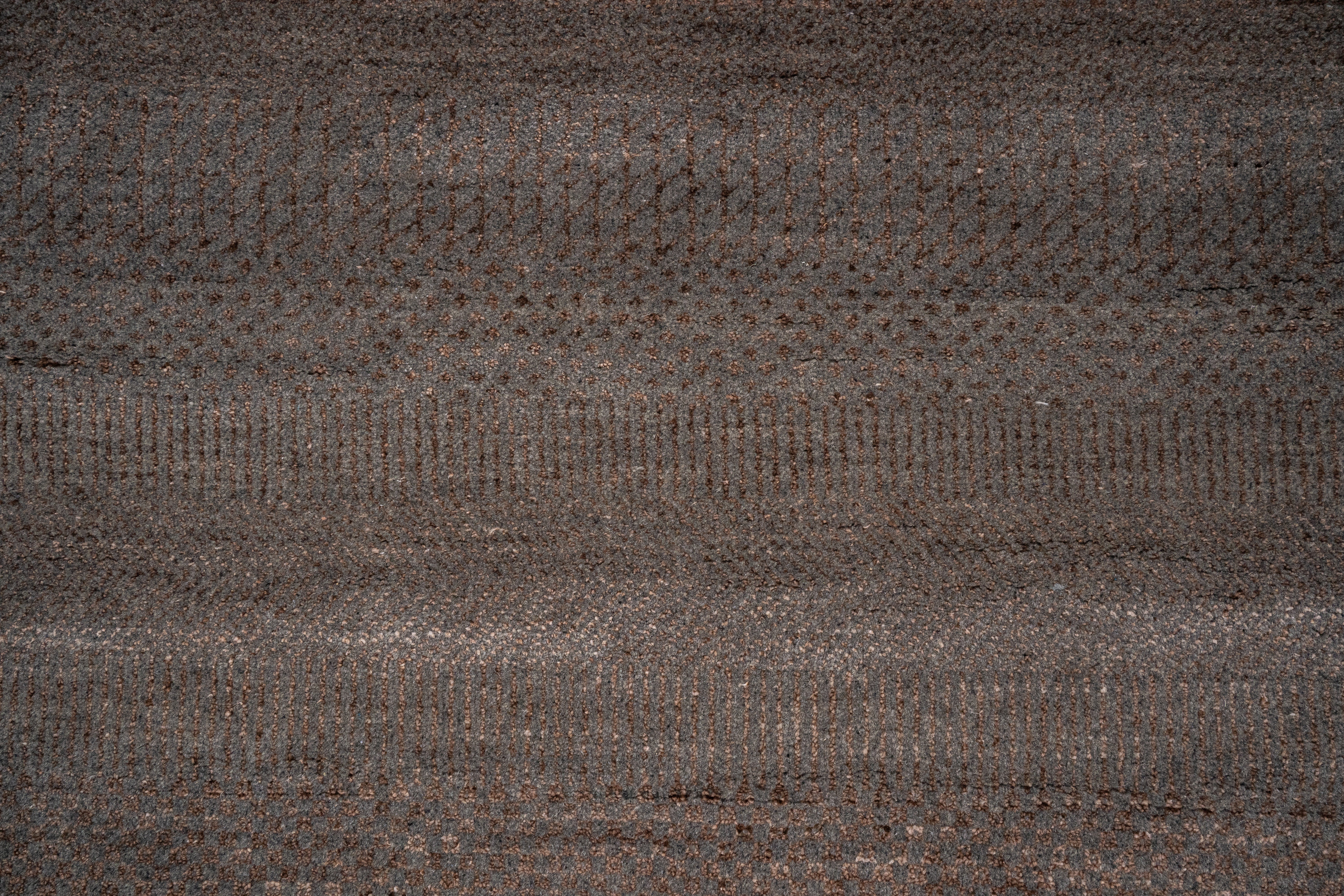 Handknotted Carpet DIA- 1061 MCN,  Dim Gray & Royal Brown