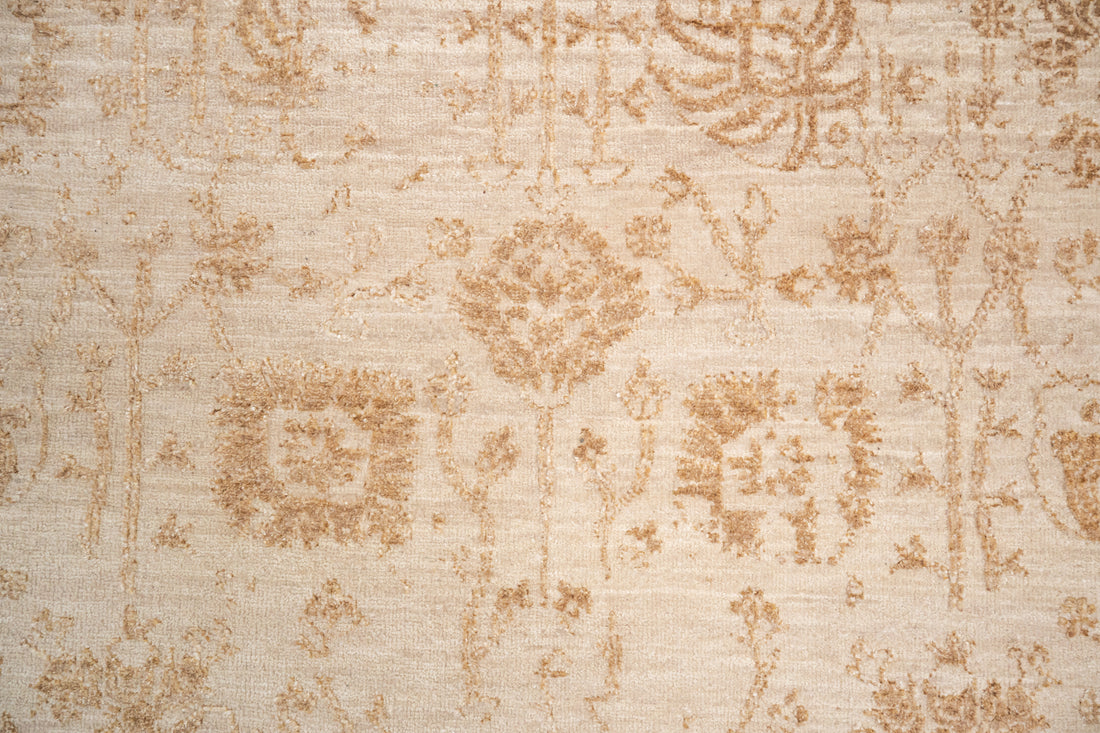 HANDKNOTTED RUG DIA- 1061 VASE 3, Ivory & Gold