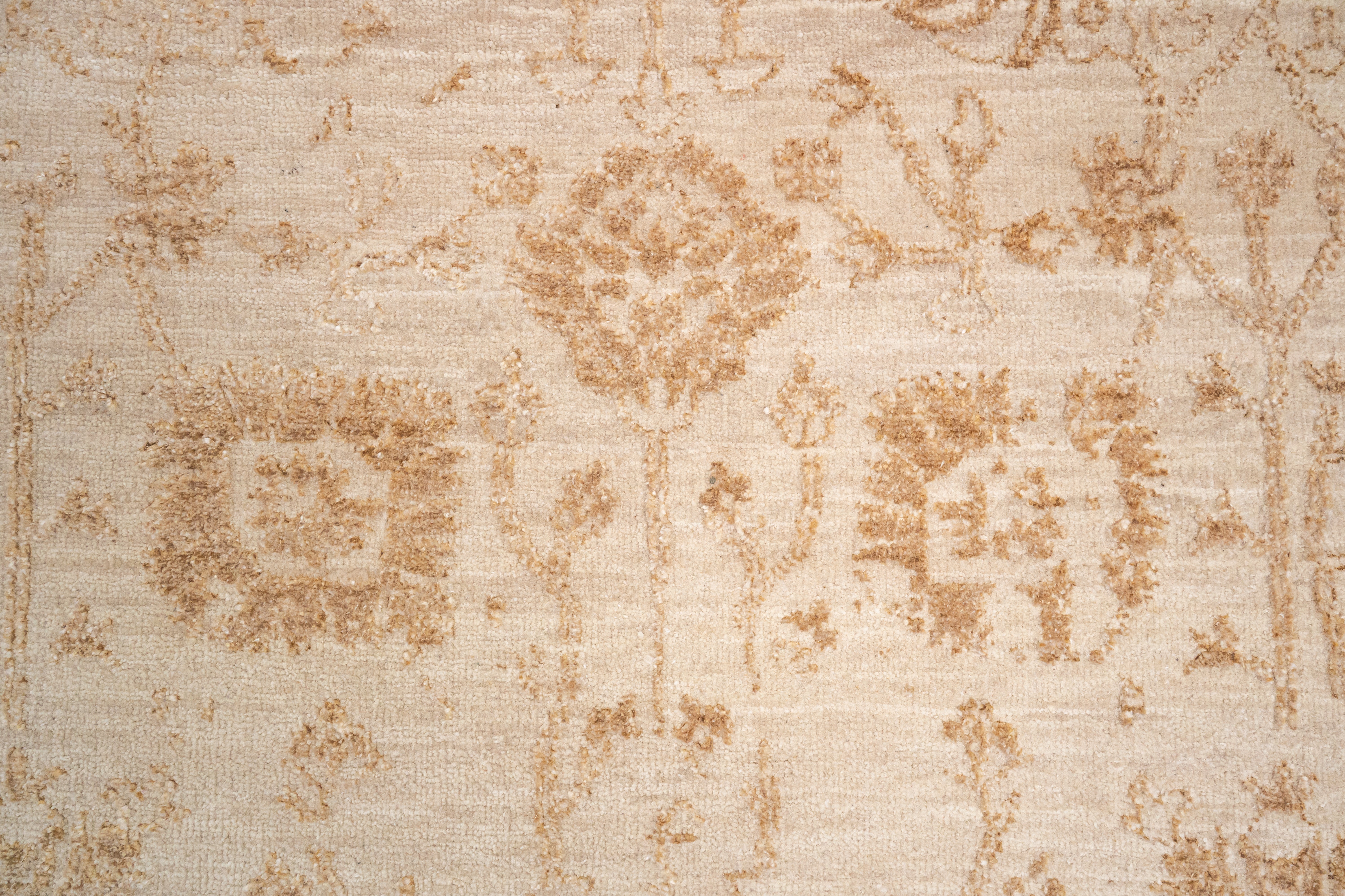 HANDKNOTTED RUG DIA- 1061 VASE 3, Ivory & Gold