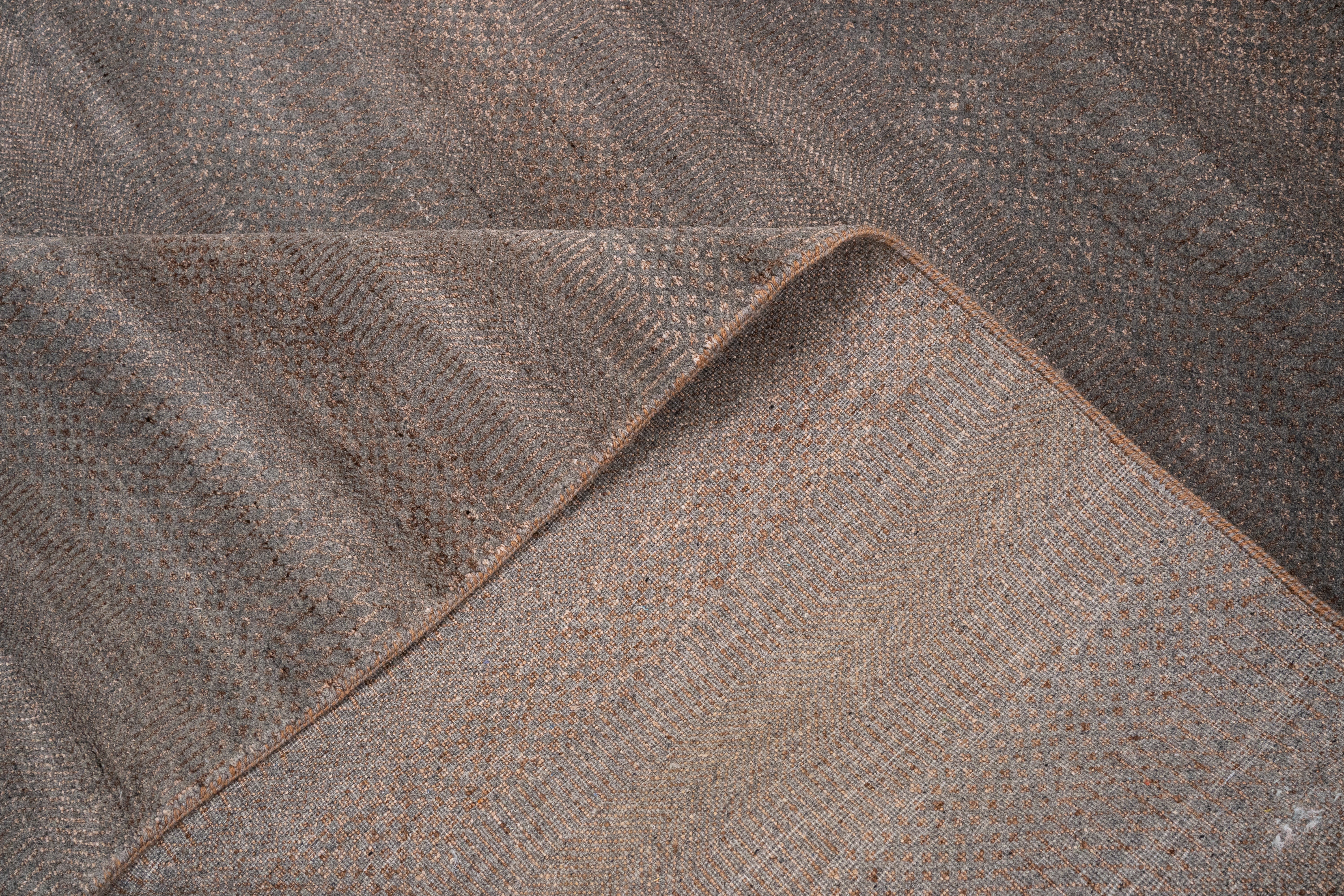 Handknotted Carpet DIA- 1061 MCN,  Dim Gray & Royal Brown