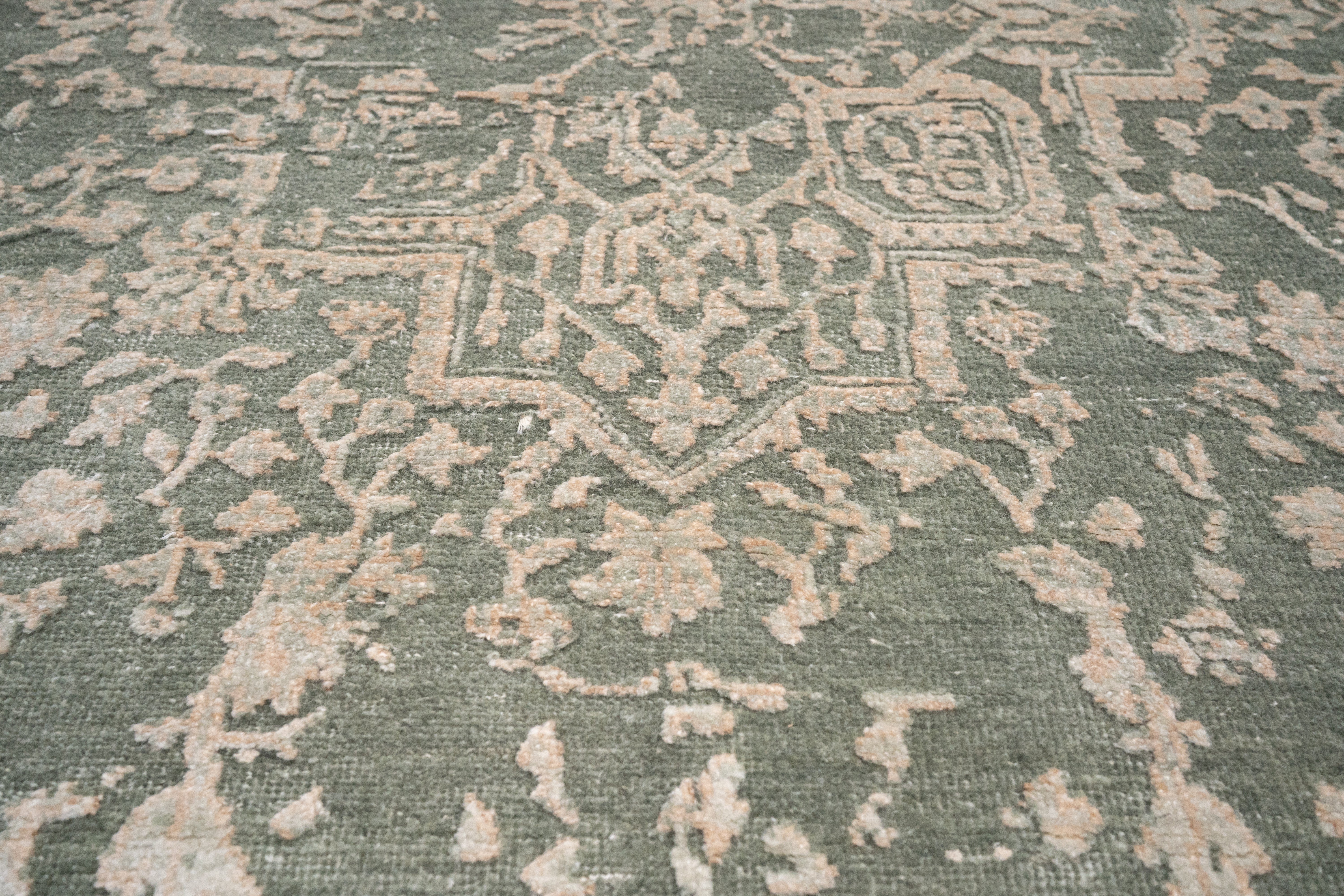 Handknotted Carpet DIA: 1070 SERAPI, Nickel, Tan & Grullo