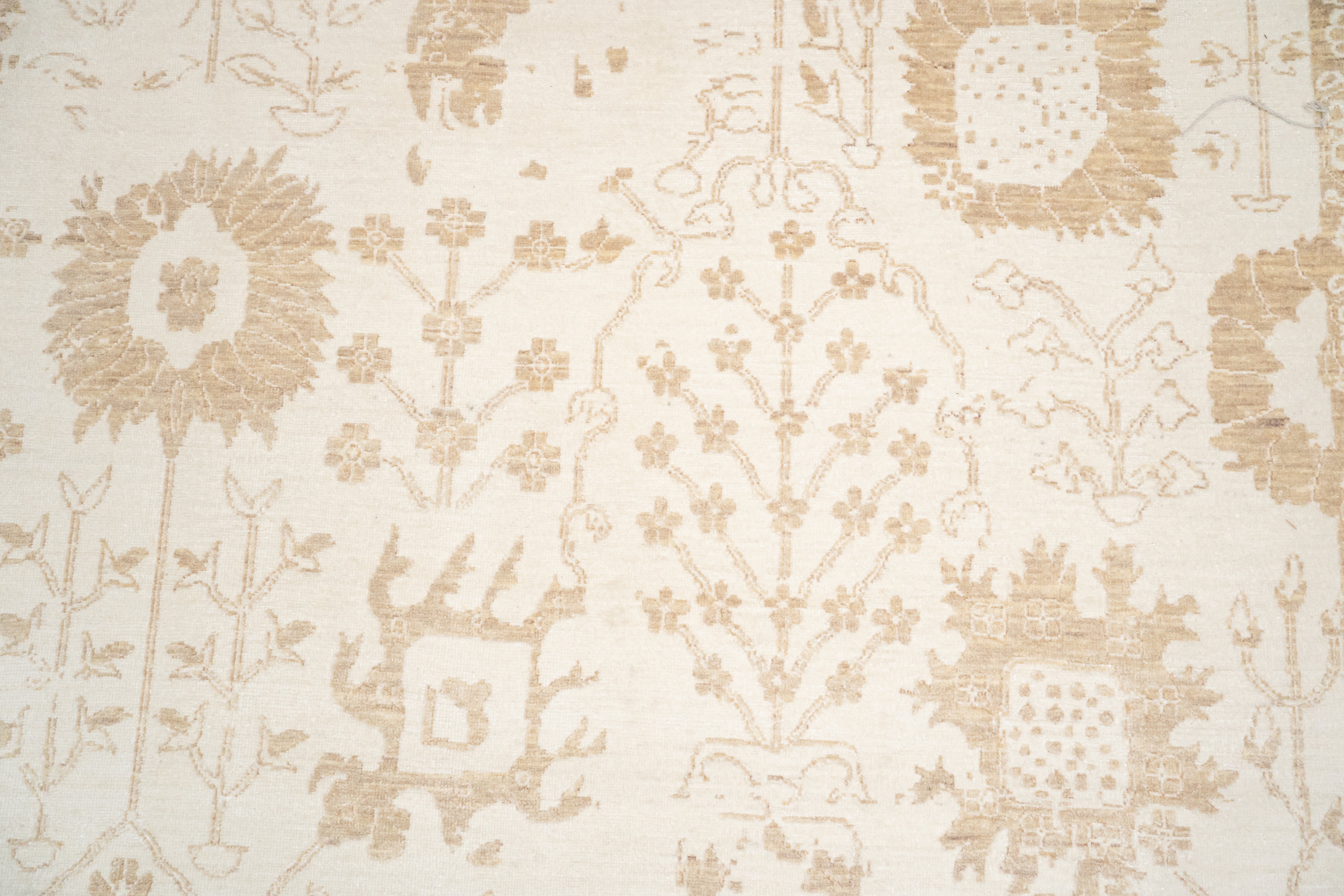 Handknotted Modern Carpet DIA- 1073 VASE 3 Almond & Tan