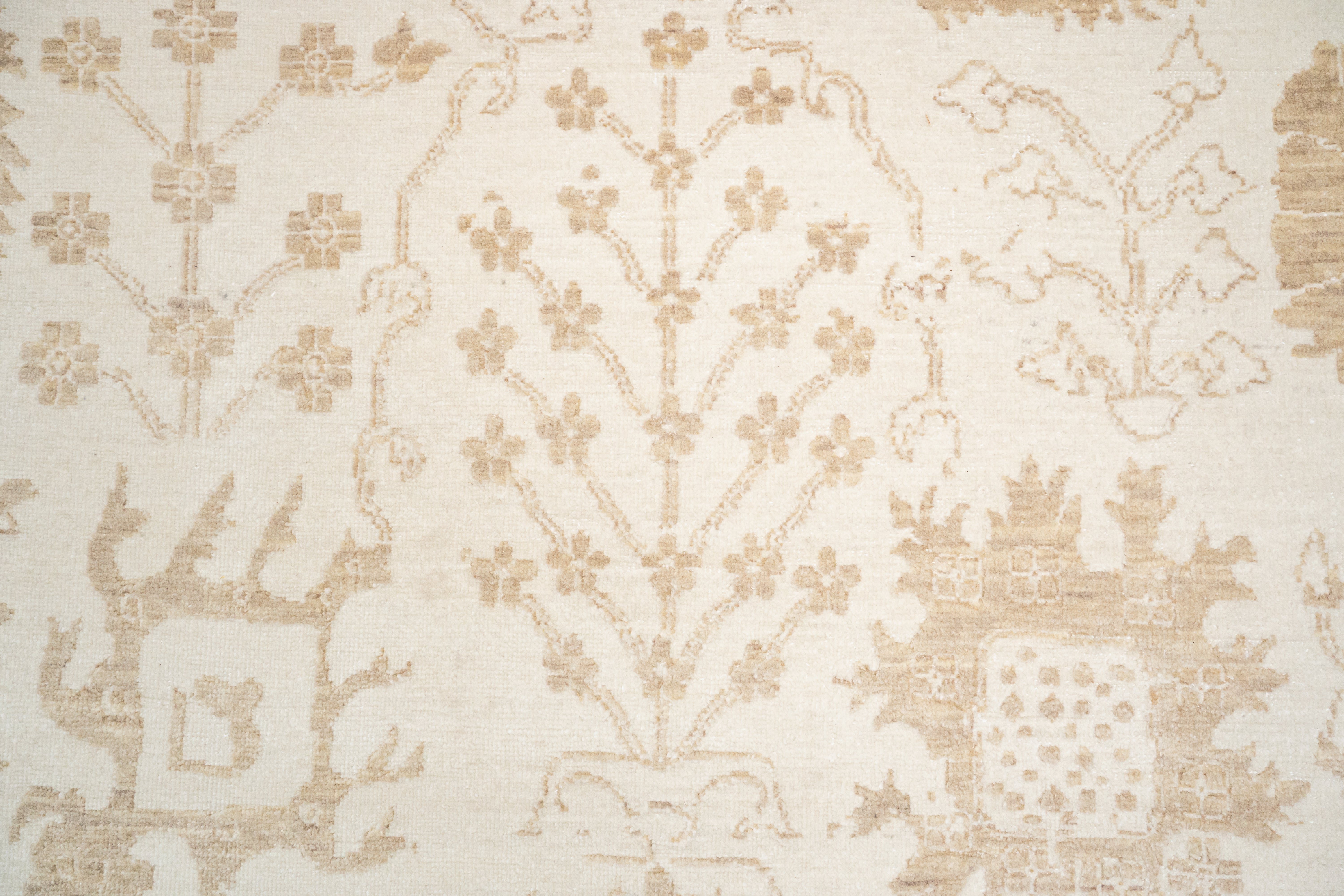 Handknotted Modern Carpet DIA- 1073 VASE 3 Almond & Tan