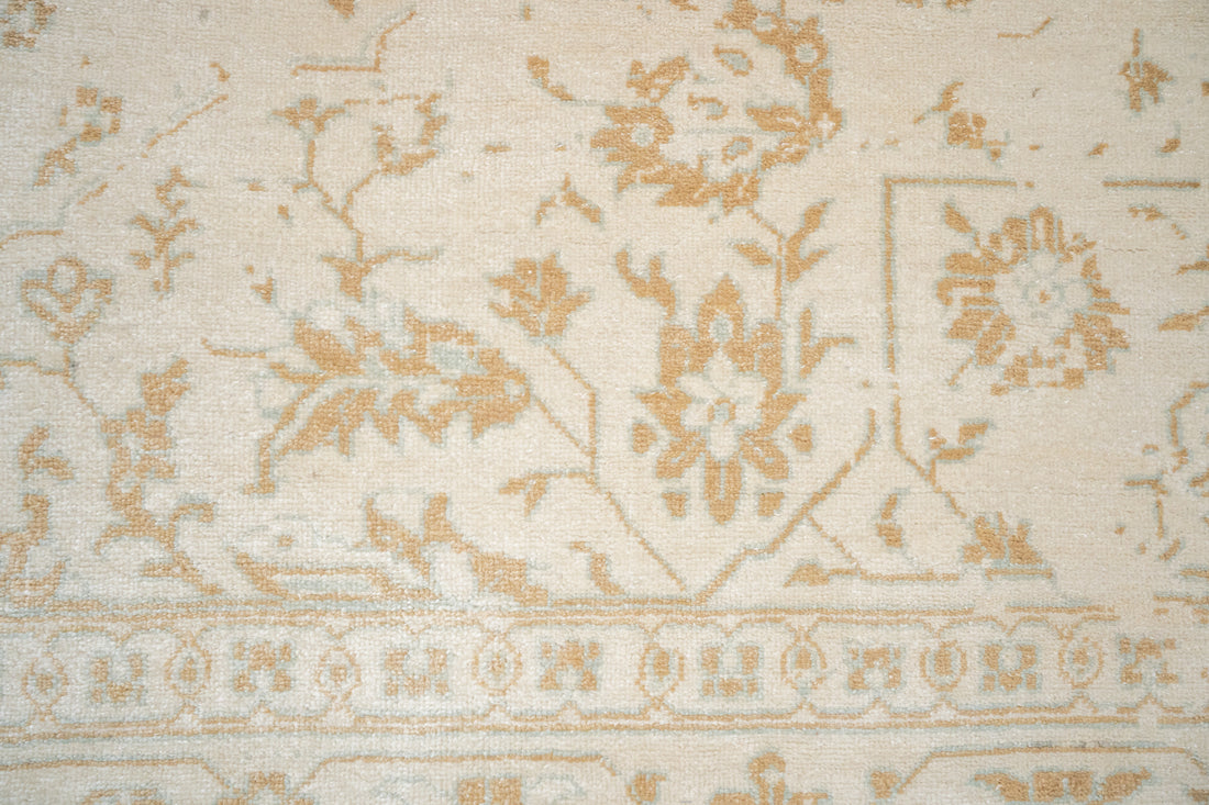 Handknotted Rug DIA- 1074 SERAPI Pearl, French Beige & Ash Gray