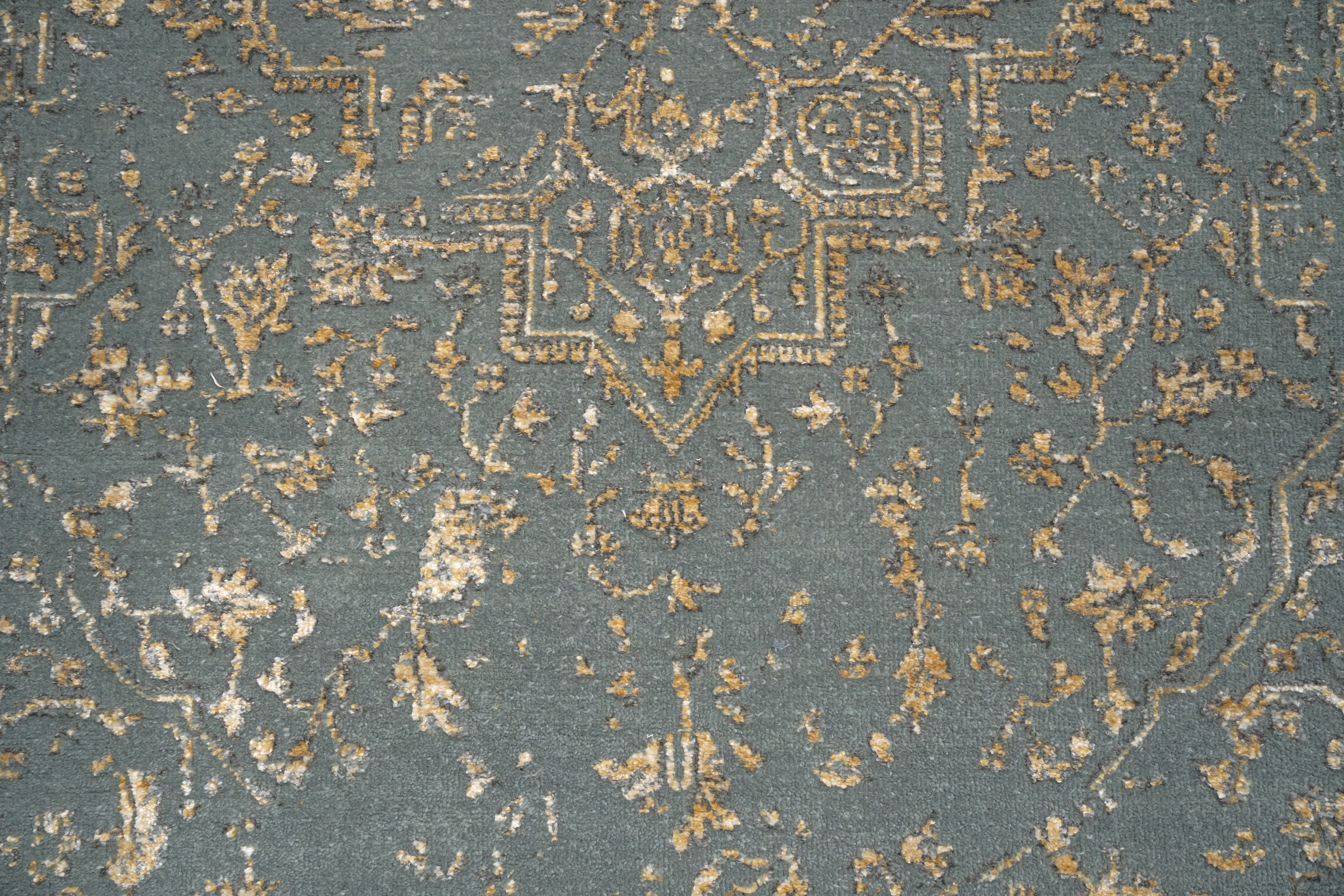 Handknotted Rug  DIA- 1078 SERAPI Gray & Light French Beige
