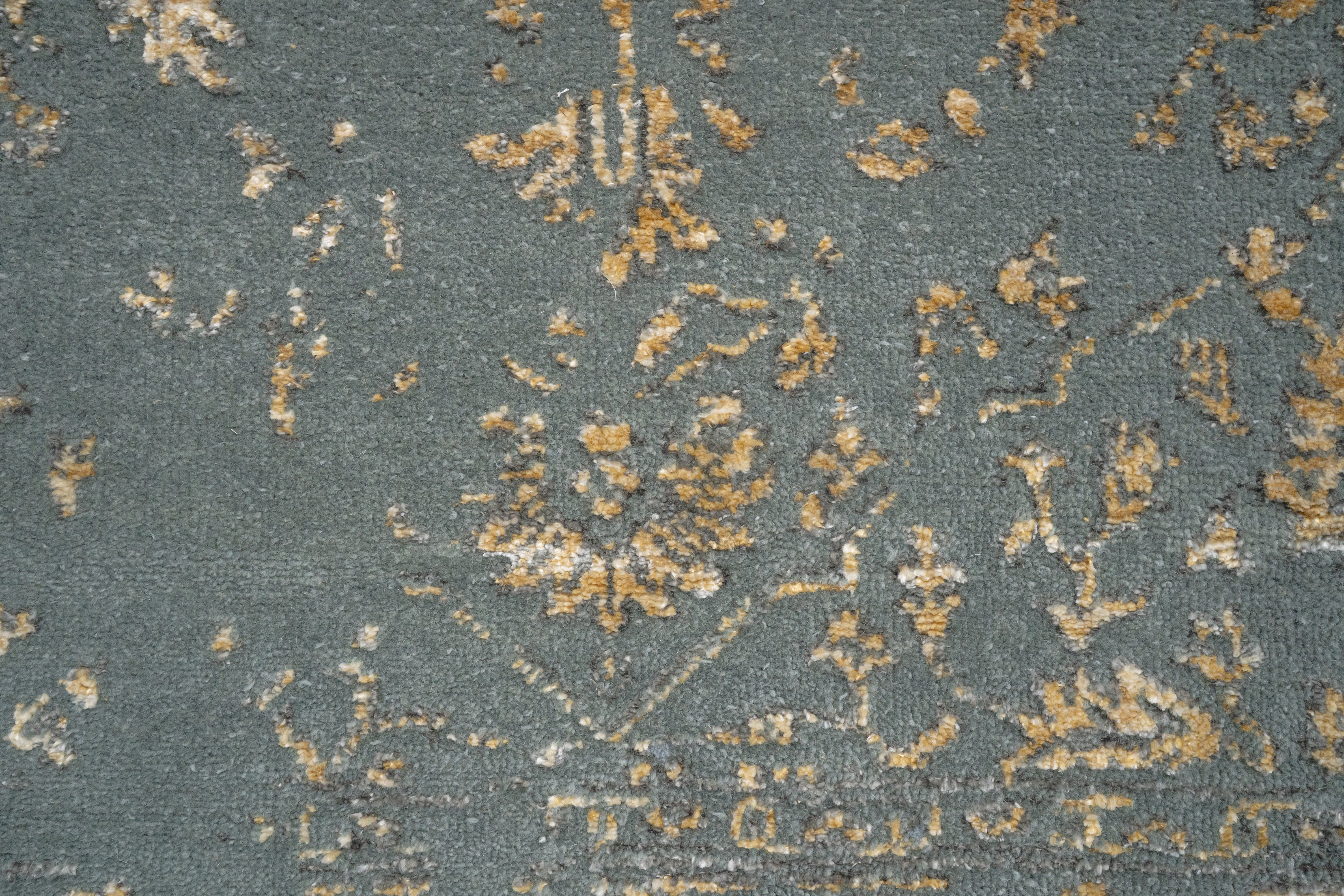 Handknotted Rug  DIA- 1078 SERAPI Gray & Light French Beige