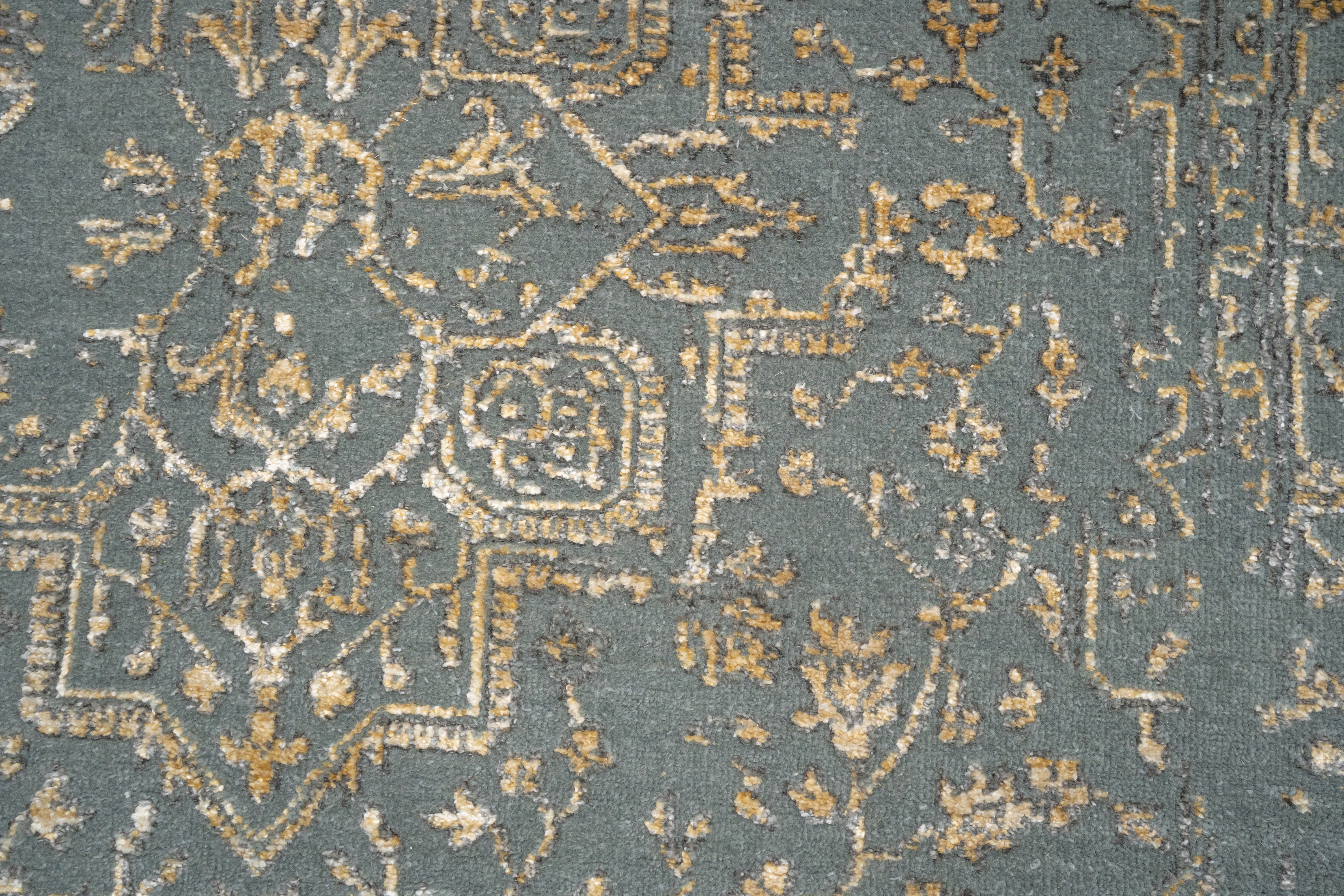 Handknotted Rug  DIA- 1078 SERAPI Gray & Light French Beige