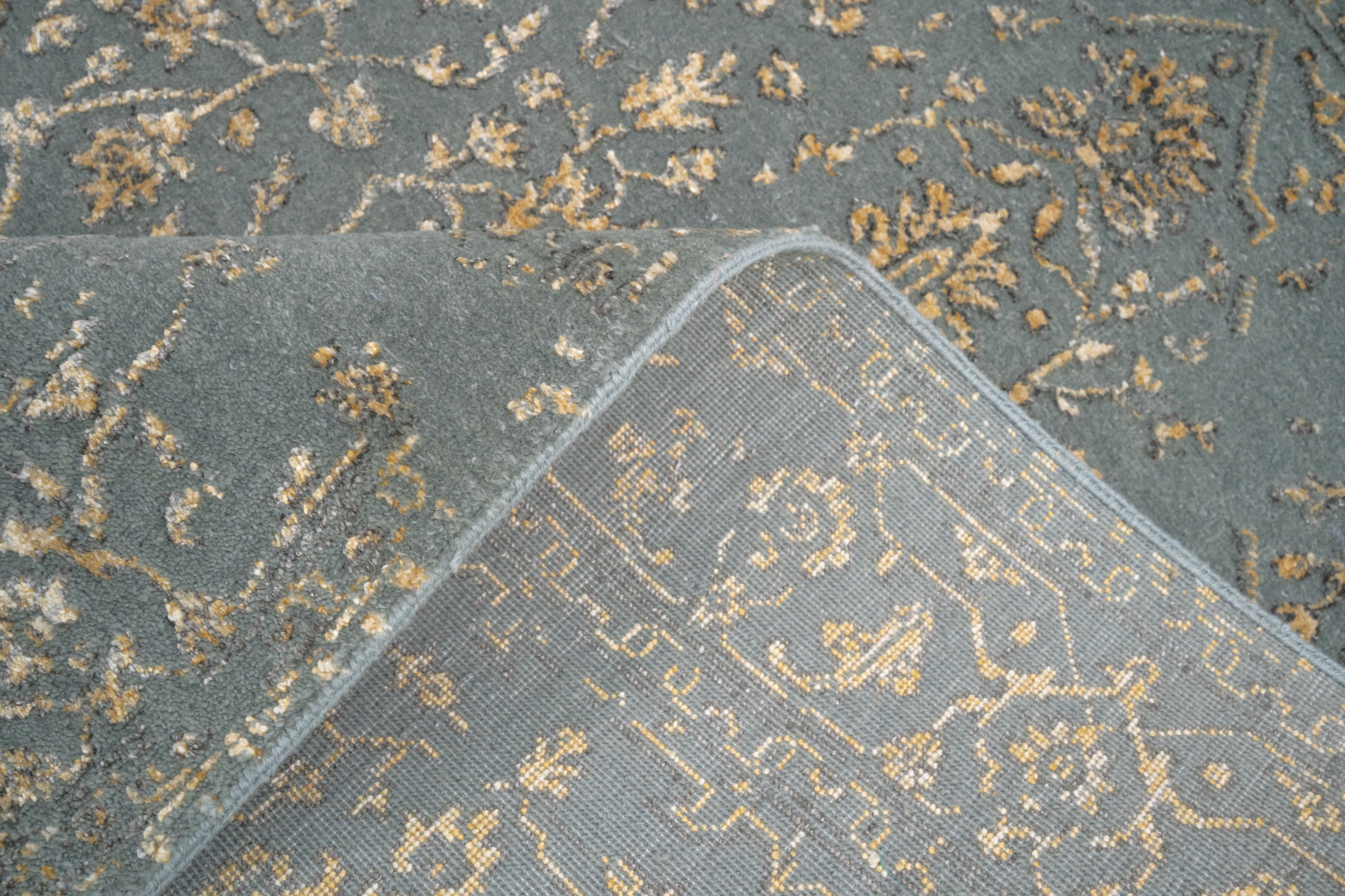 Handknotted Rug  DIA- 1078 SERAPI Gray & Light French Beige