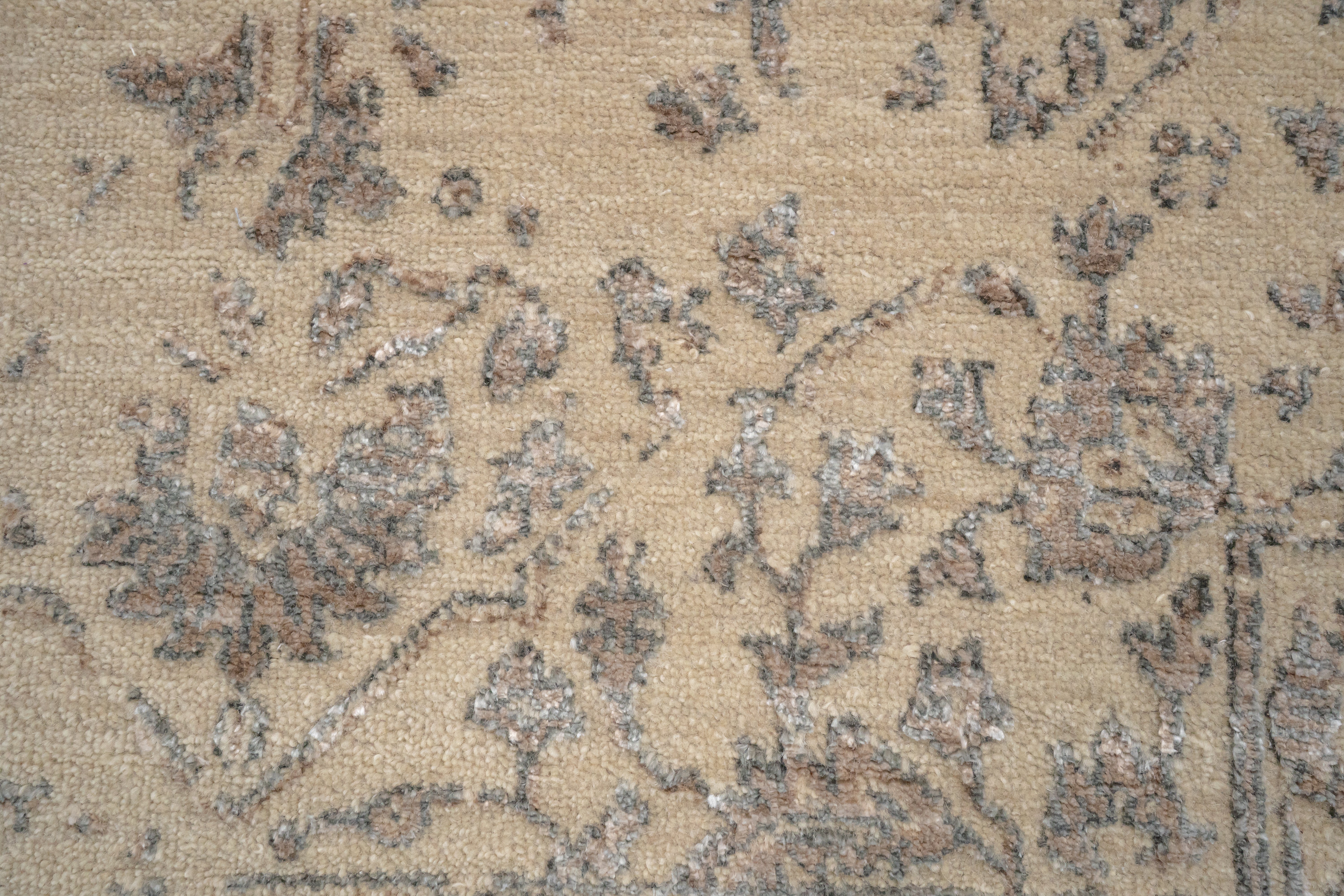 Handknotted Rug  DIA- 1079 SERAPI Dark Vanilla & Nickel