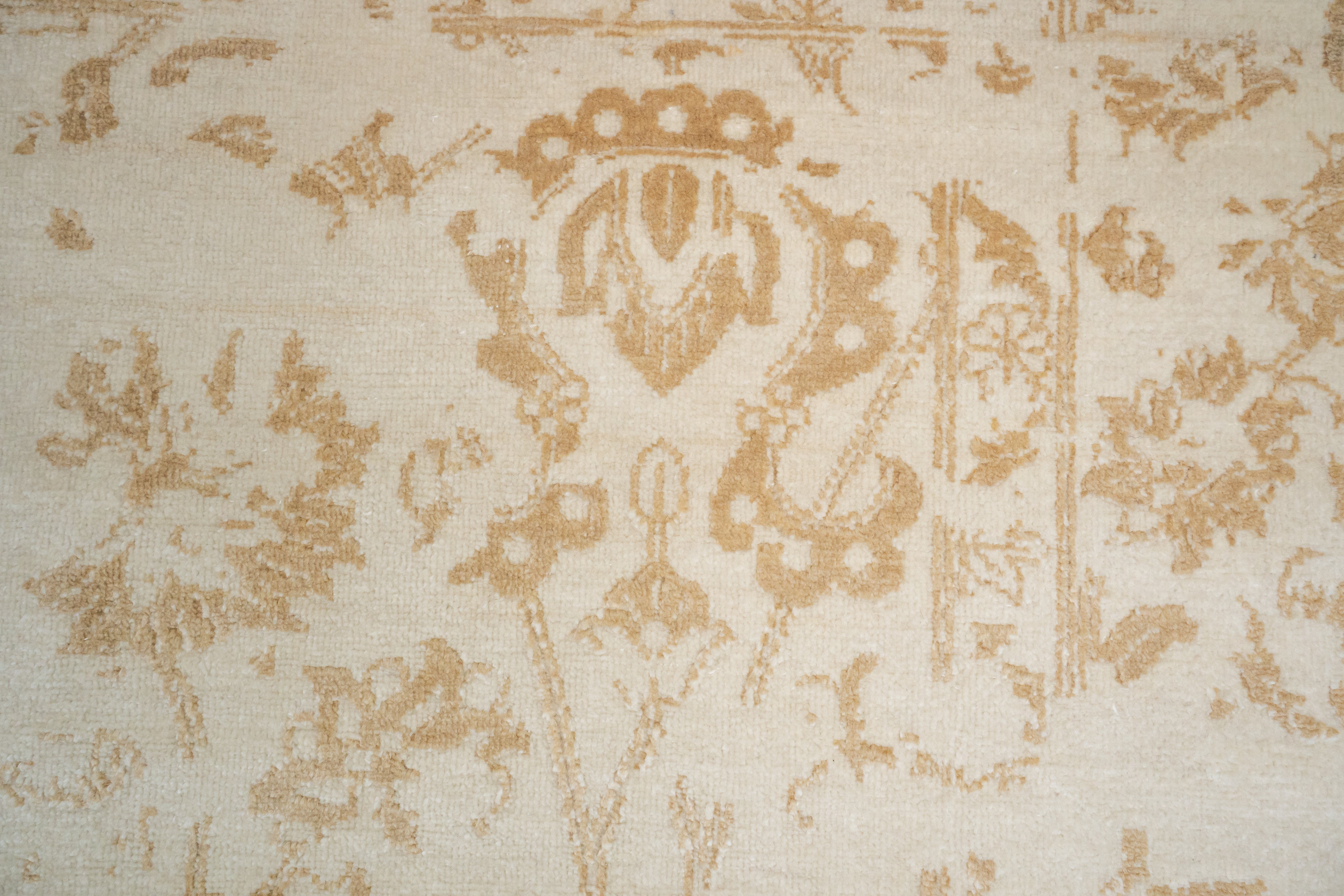 HANDKNOTTED RUG DIA- 1080 M-28, Ivory & Gold