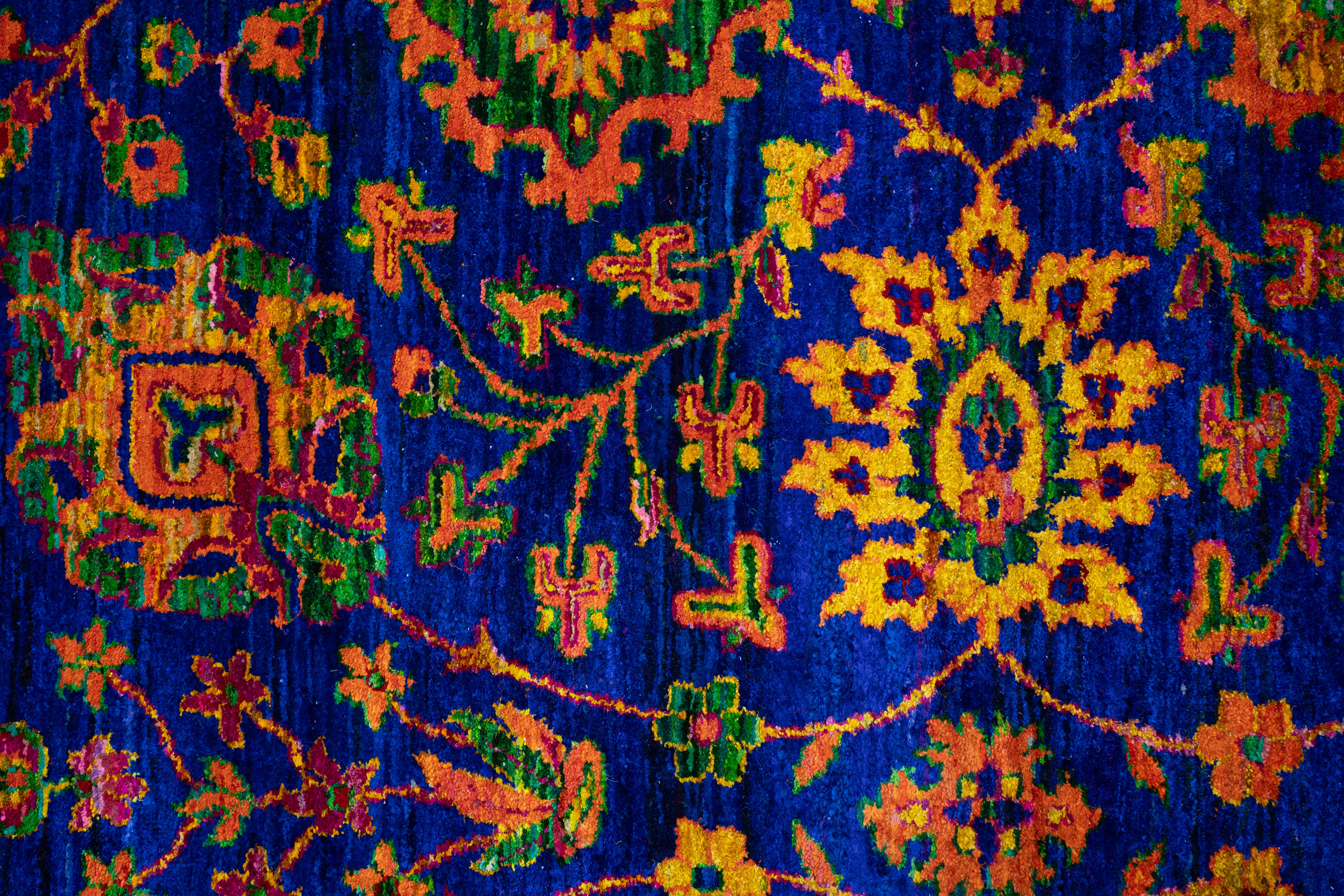 Handknotted Modern Saree Silk Carpet DIA- 1205