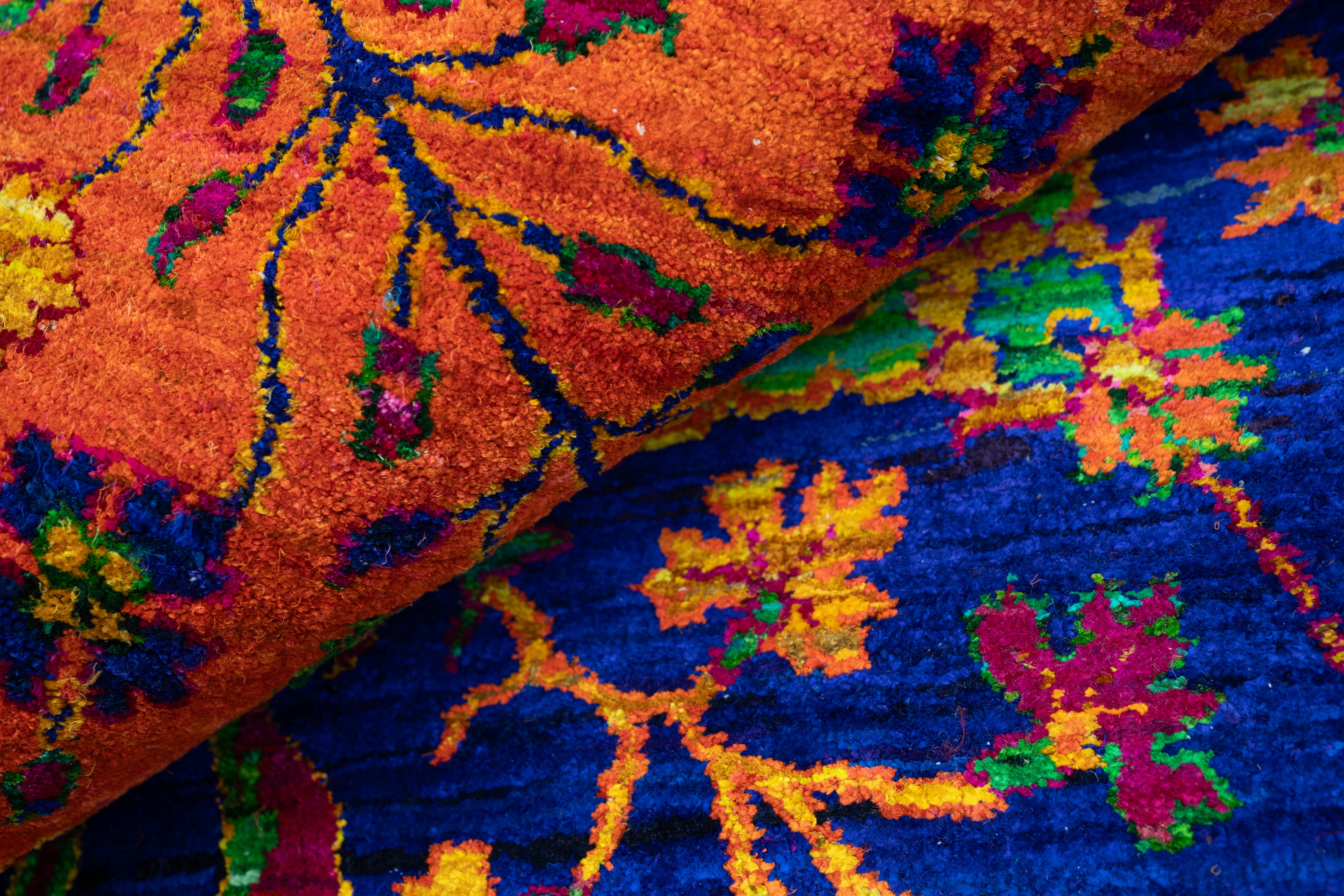 Handknotted Modern Saree Silk Carpet DIA- 1205