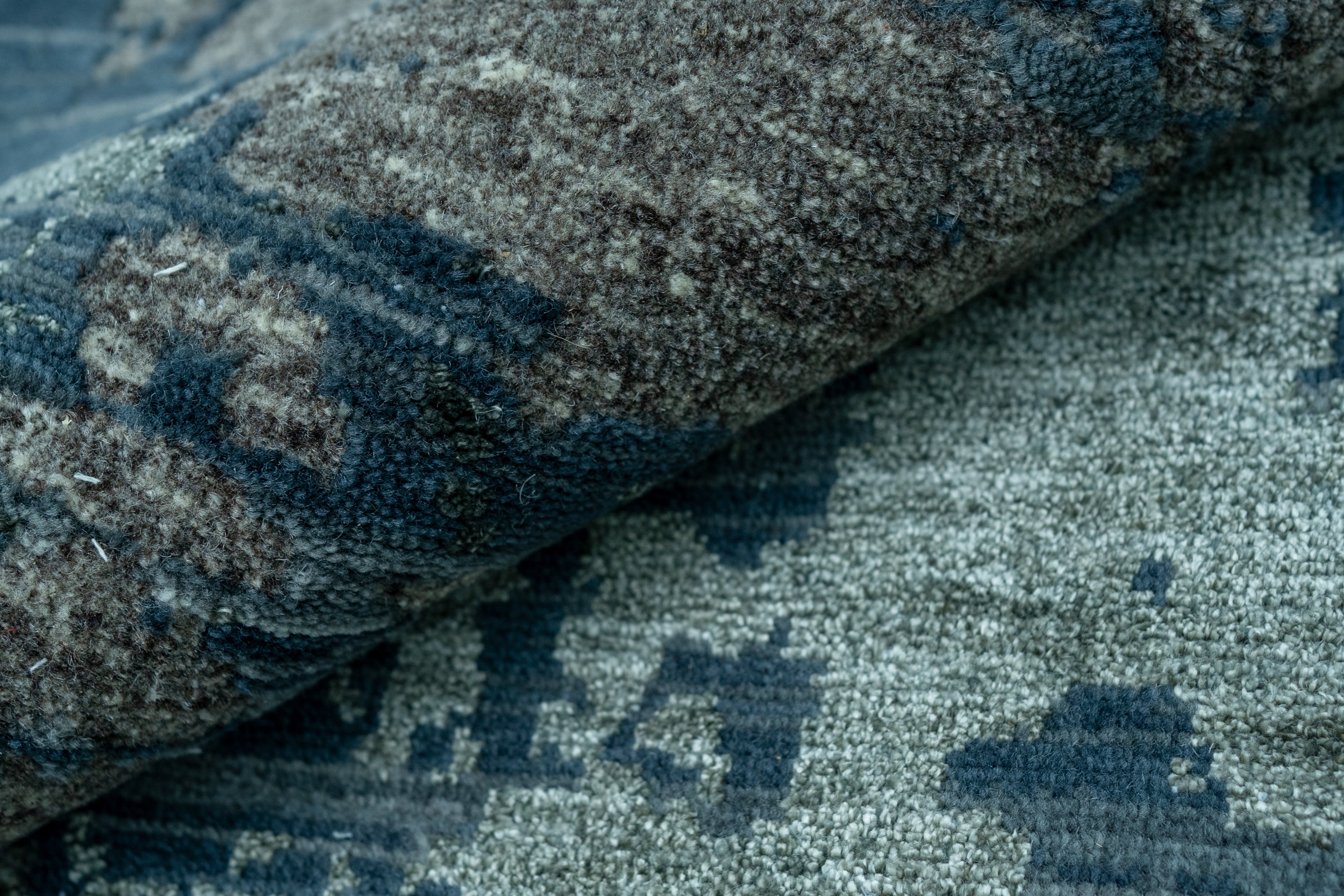 Abstract Design Handknotted Carpet DIA- 1466