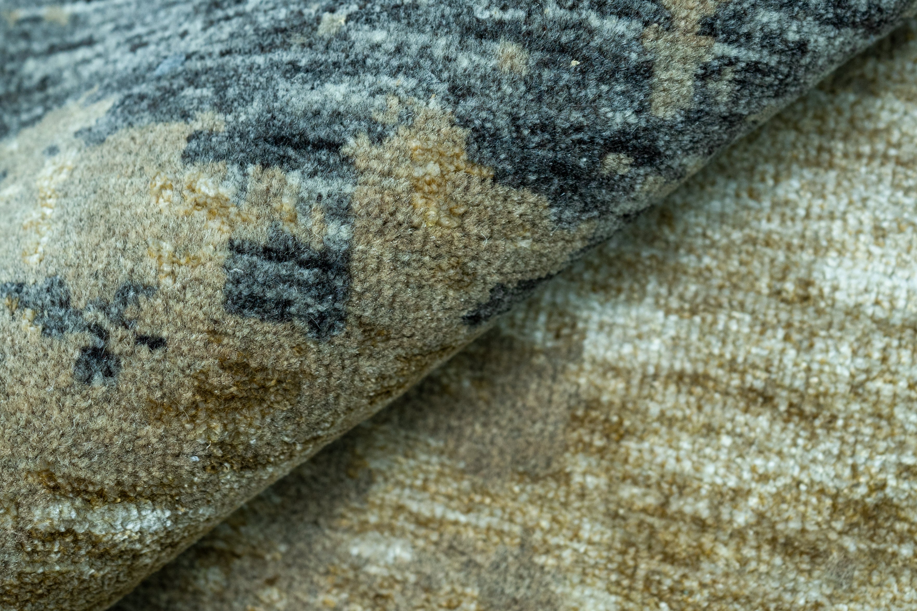 Abstract Design Handknotted Carpet DIA- 1635