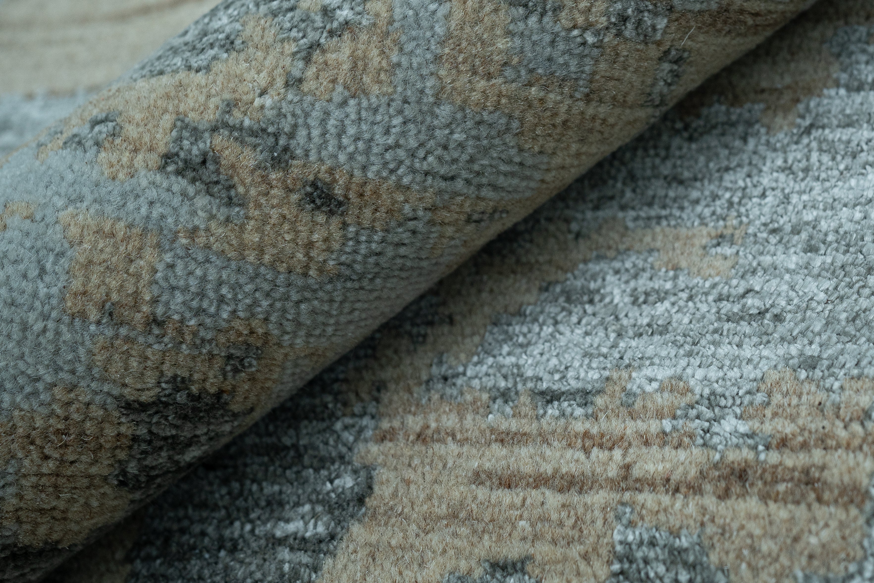 Abstract Design Handknotted Carpet DIA- 1650