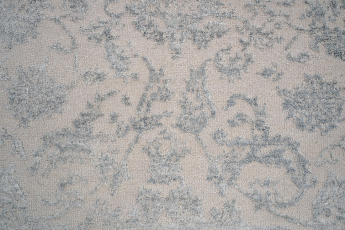Handknotted Rug  DIA- 120 JK-A Pale Silver & Philippine Gray