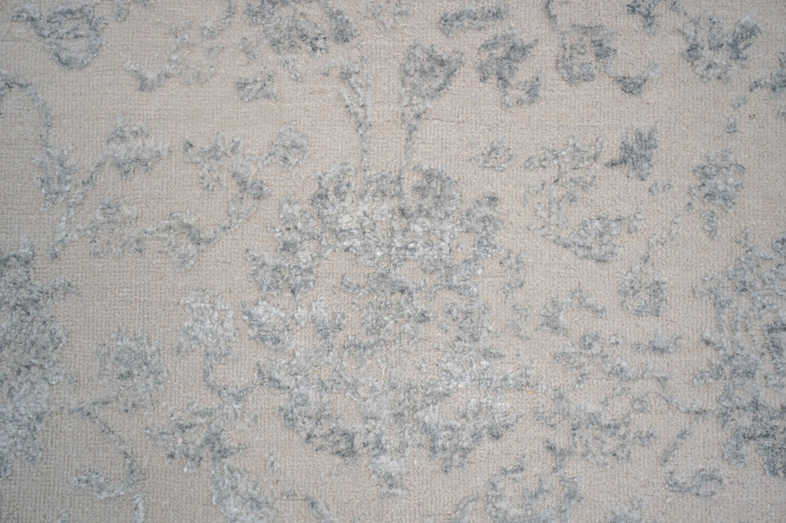 Handknotted Rug  DIA- 120 JK-A Pale Silver & Philippine Gray