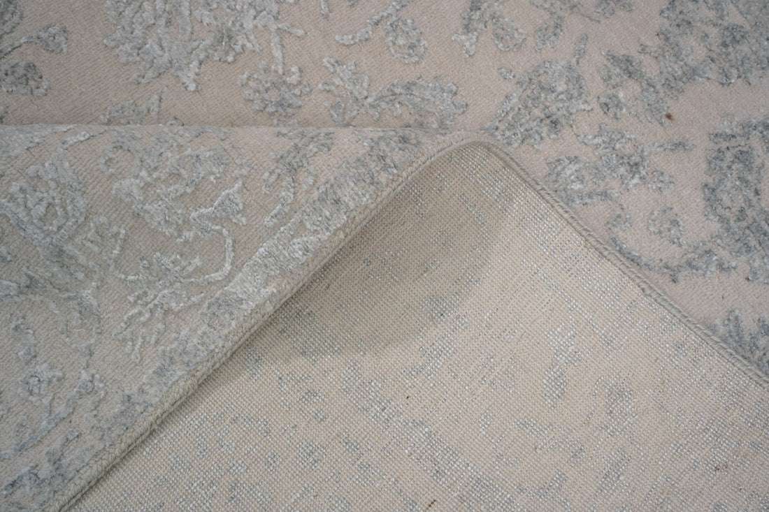 Handknotted Rug  DIA- 120 JK-A Pale Silver & Philippine Gray