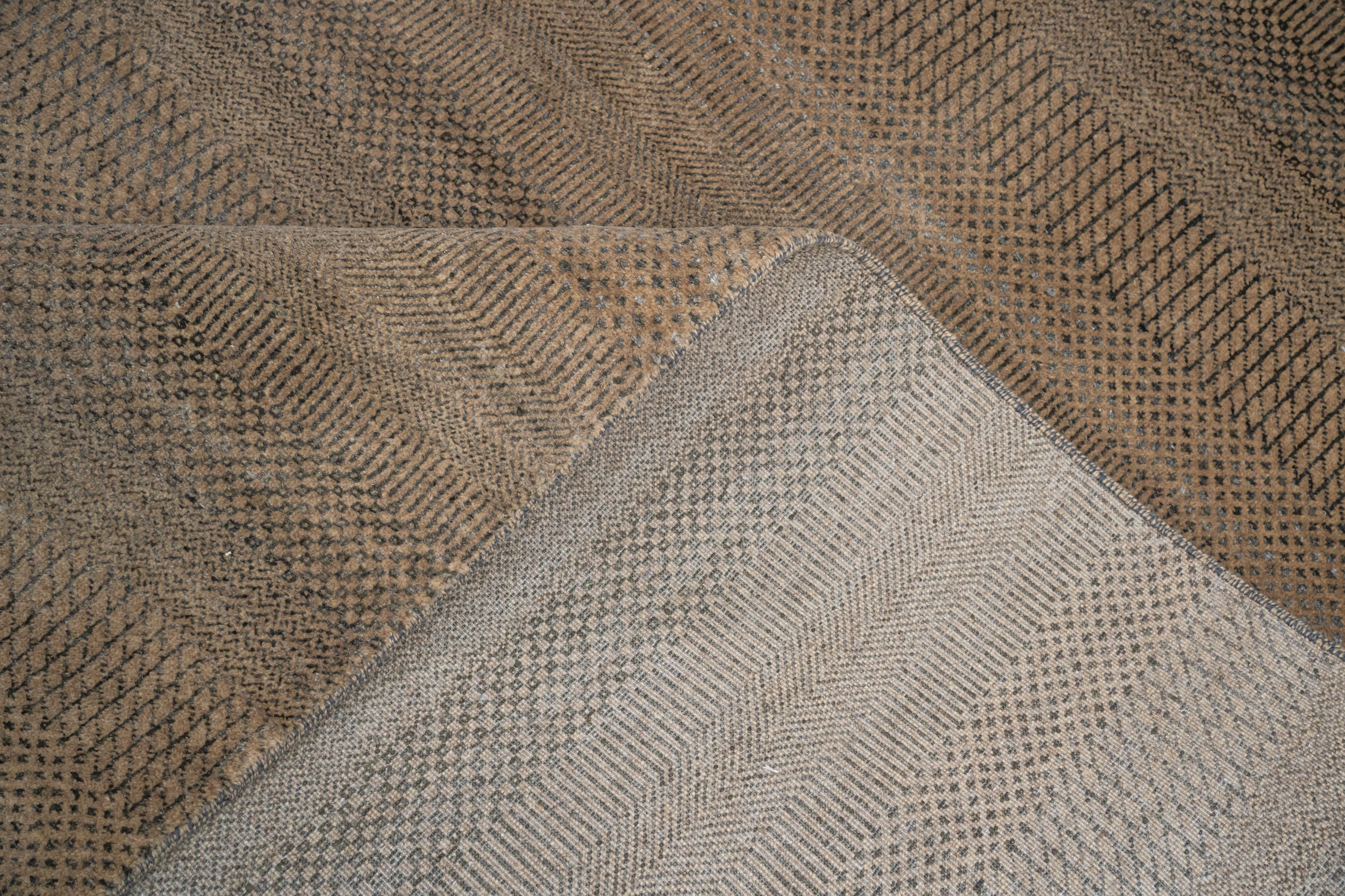 HandKnotted Carpet DIA- 125 MCN Natural & Black