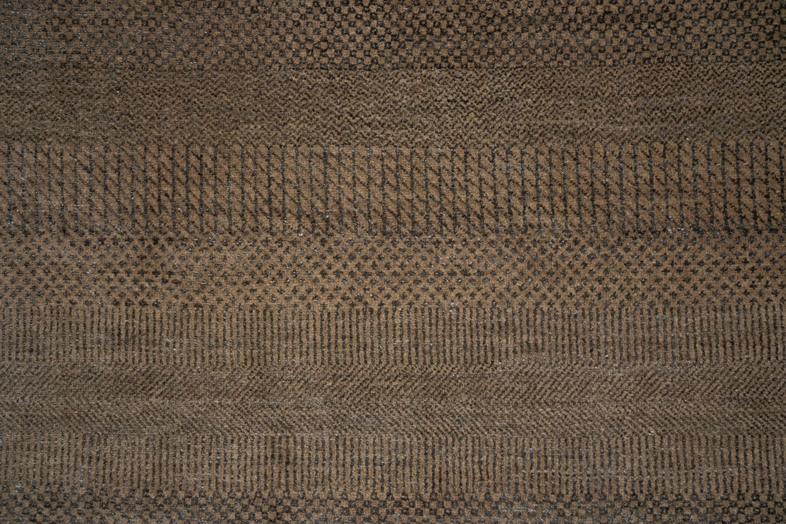 HandKnotted Carpet DIA- 127 MCN Natural & Black